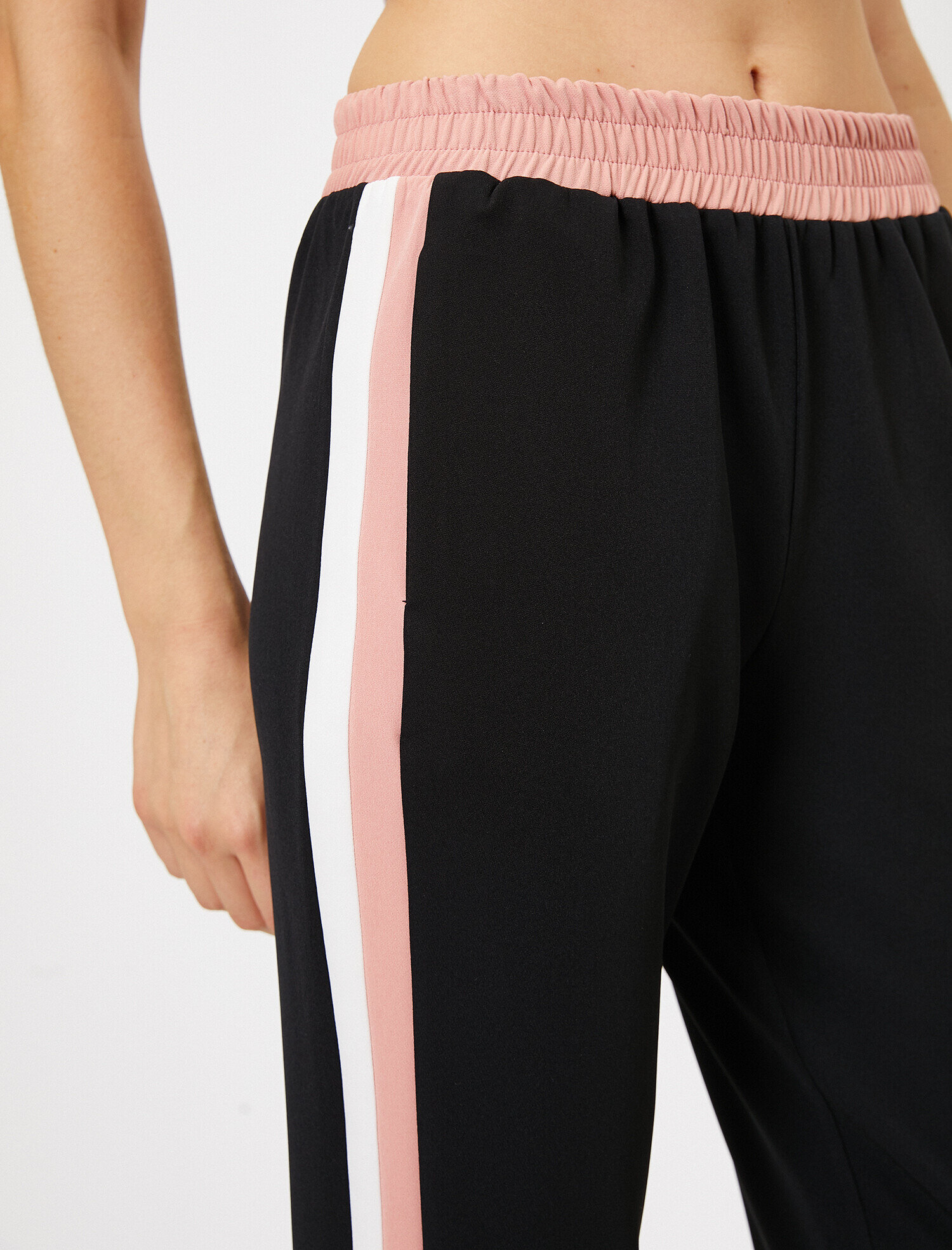   Şerit Detaylı Pantolon