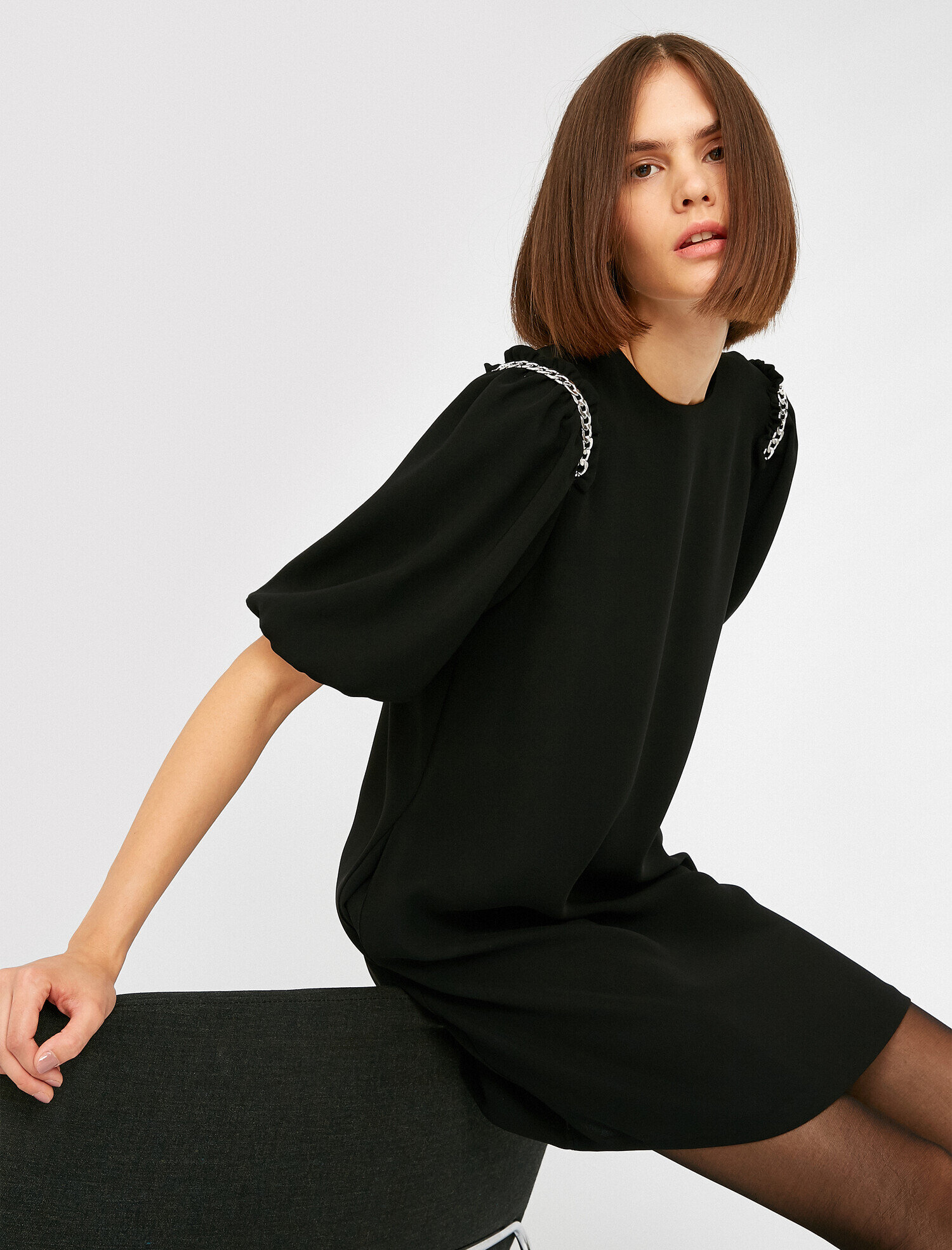   Bisiklet Yaka Kısa Kollu Zincir Detaylı Elbise