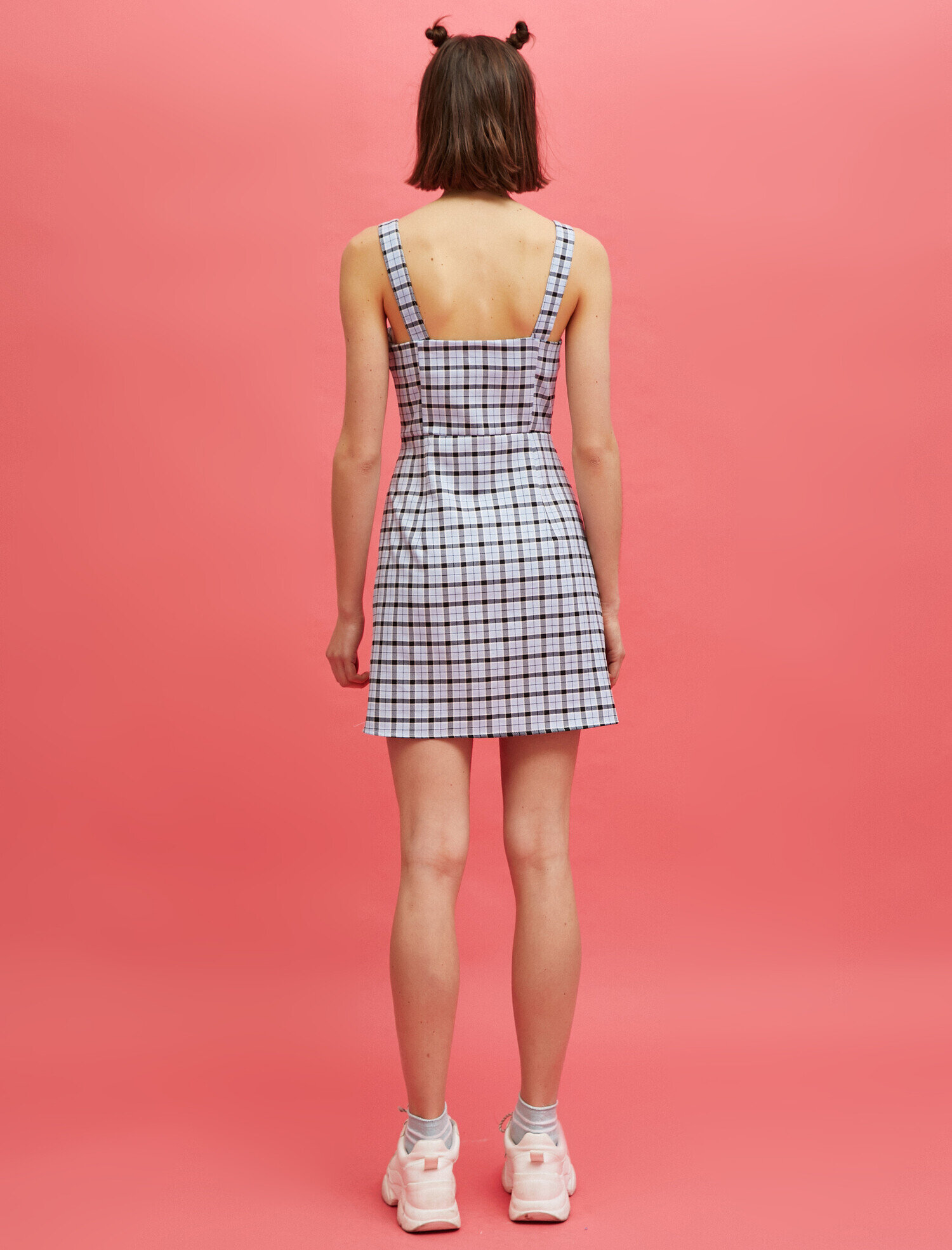   Yırtmaç Detaylı Kareli Kısa Elbise