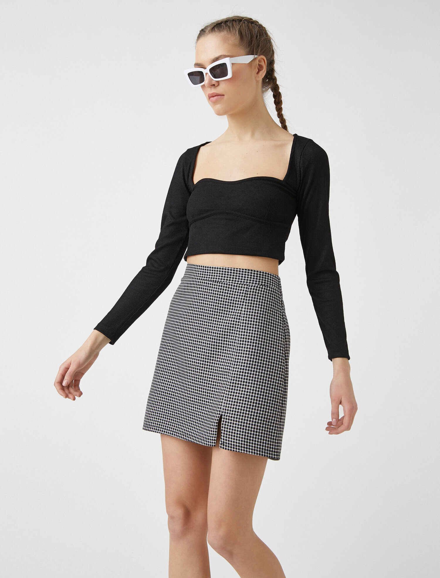   Kareli Yırtmaç Detaylı Mini Etek