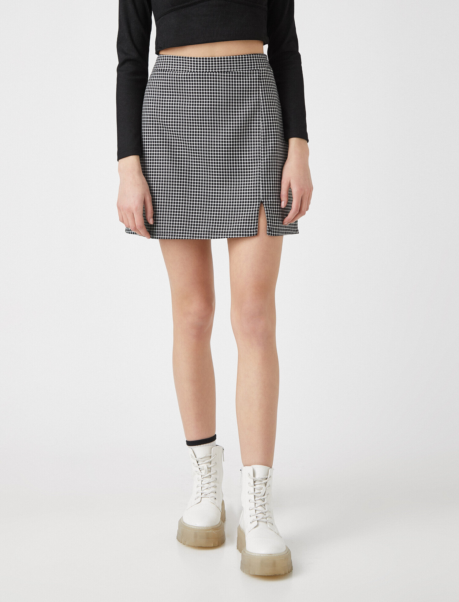   Kareli Yırtmaç Detaylı Mini Etek