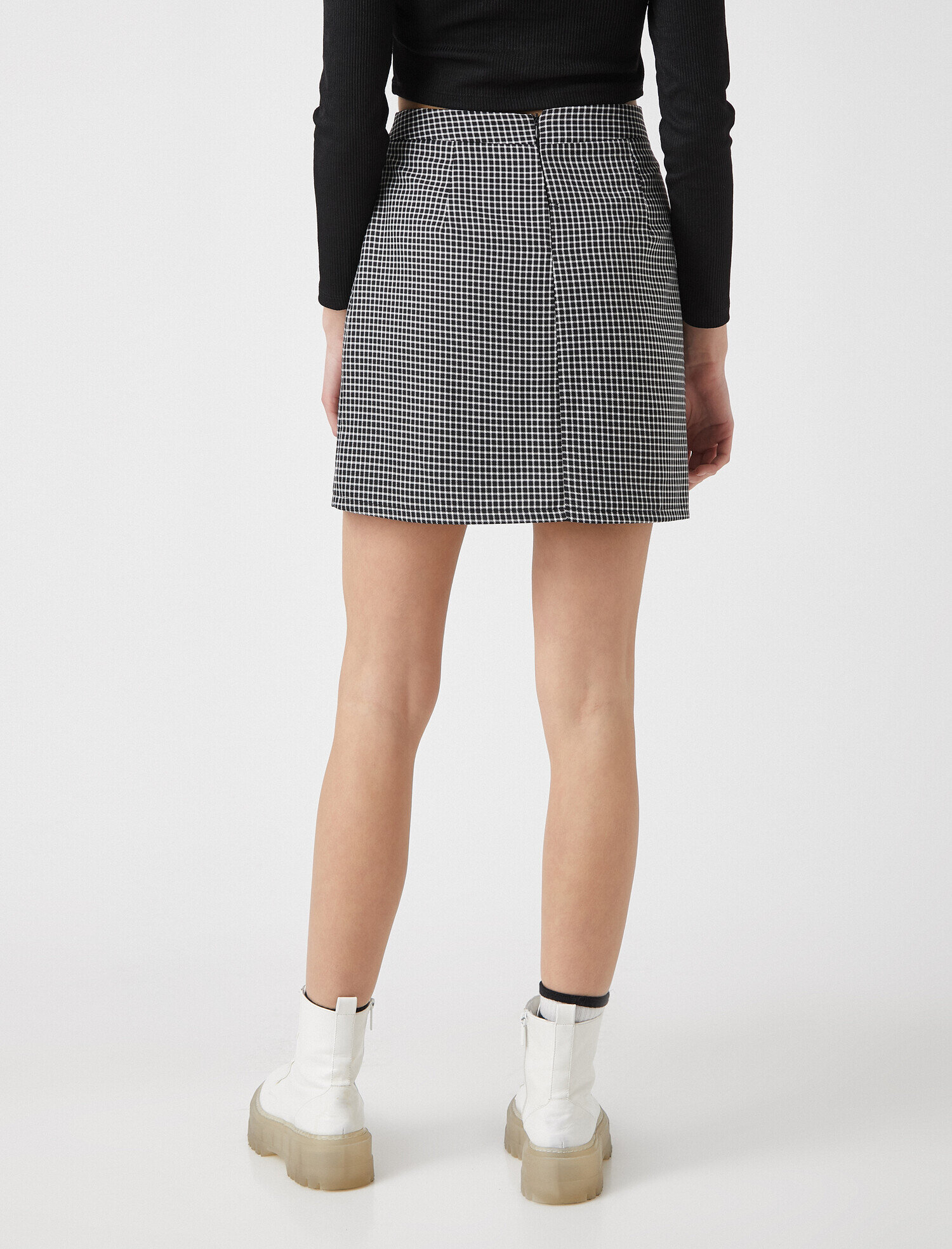   Kareli Yırtmaç Detaylı Mini Etek