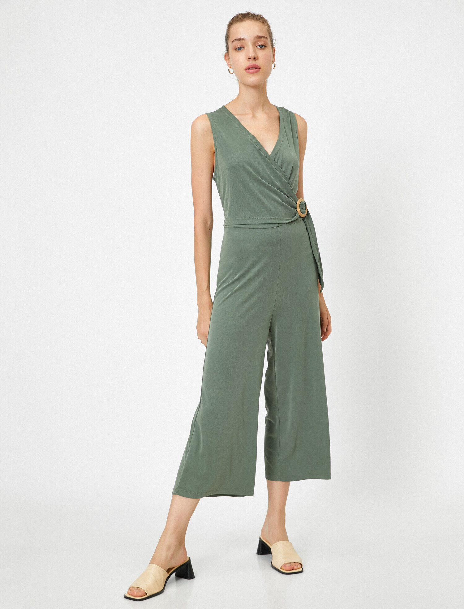   Kemer Detaylı Kolsuz Geniş Paça Tulum