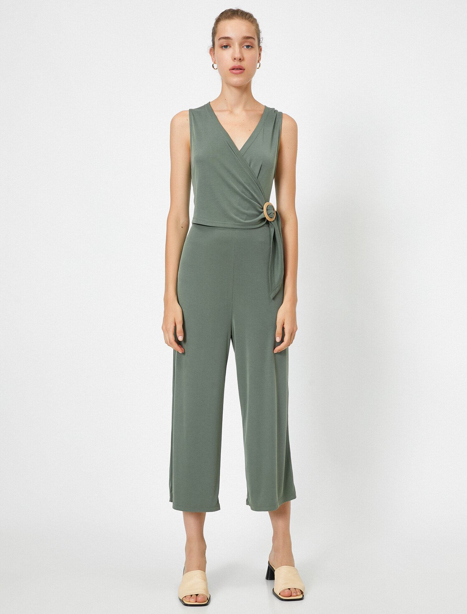   Kemer Detaylı Kolsuz Geniş Paça Tulum