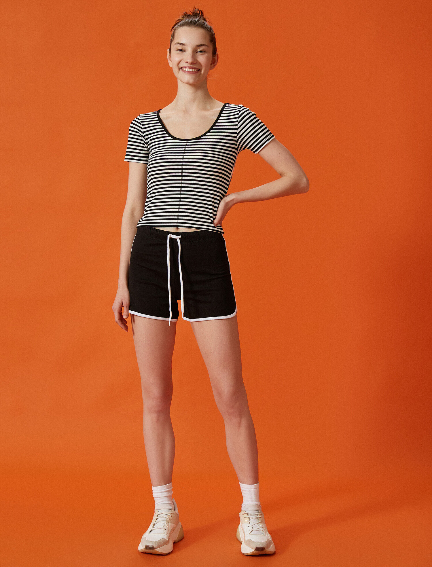   Şerit Detaylı Şort Pamuklu