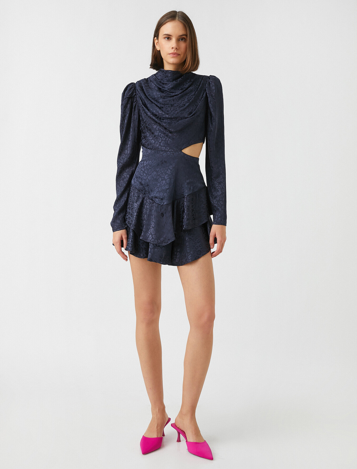 Pencere Detaylı Fırfırlı Jakarlı Elbise