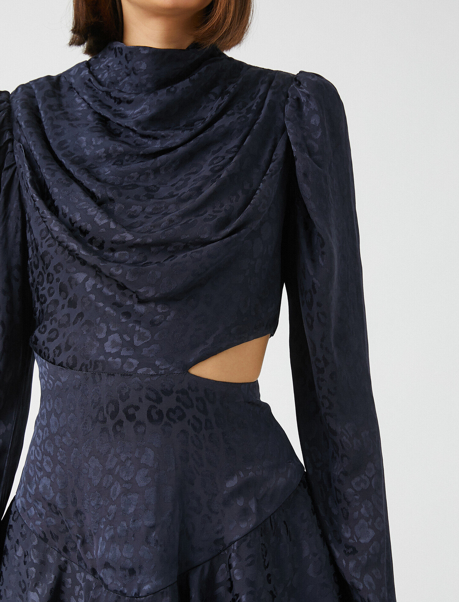 Pencere Detaylı Fırfırlı Jakarlı Elbise