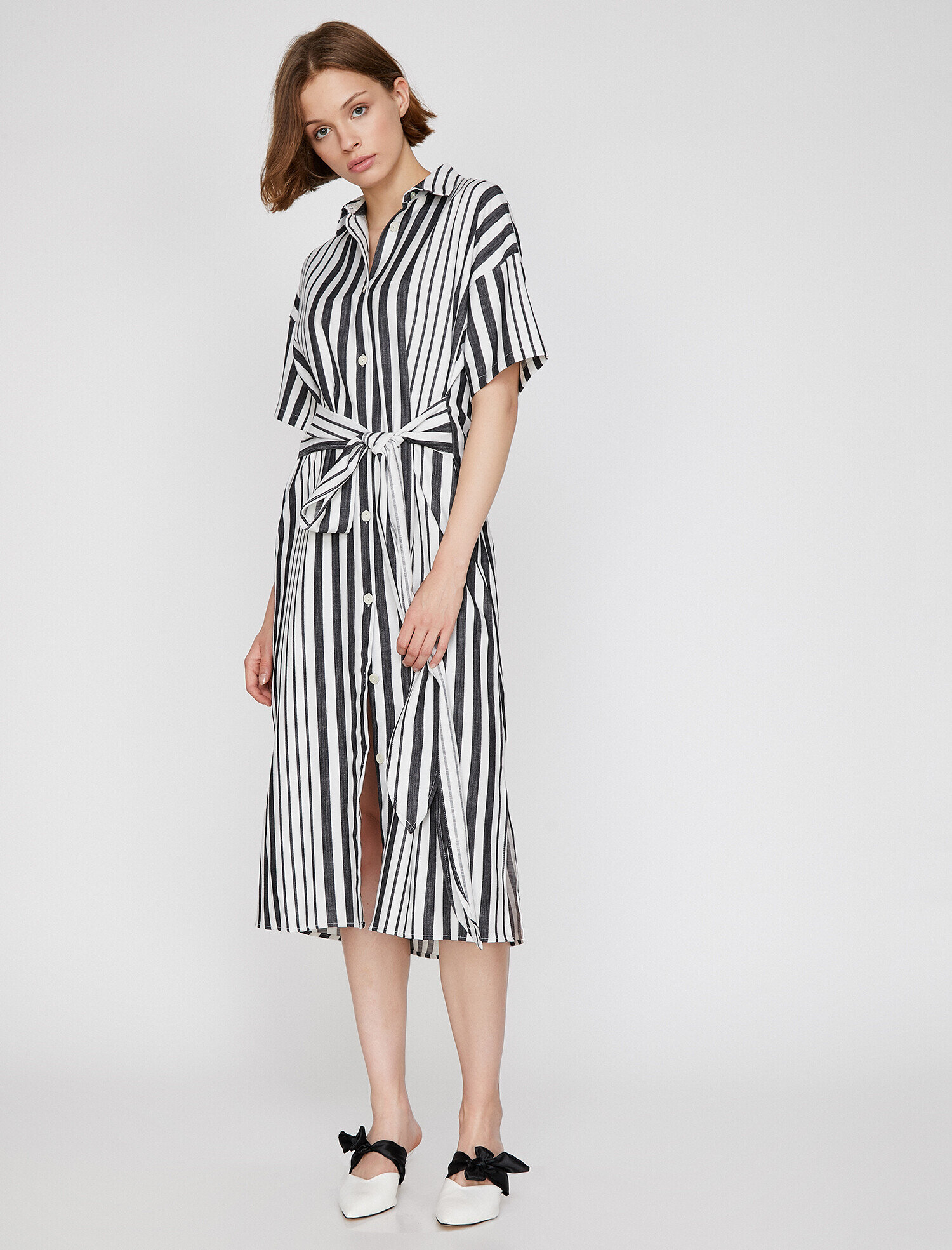   Düğme Detaylı Tişört