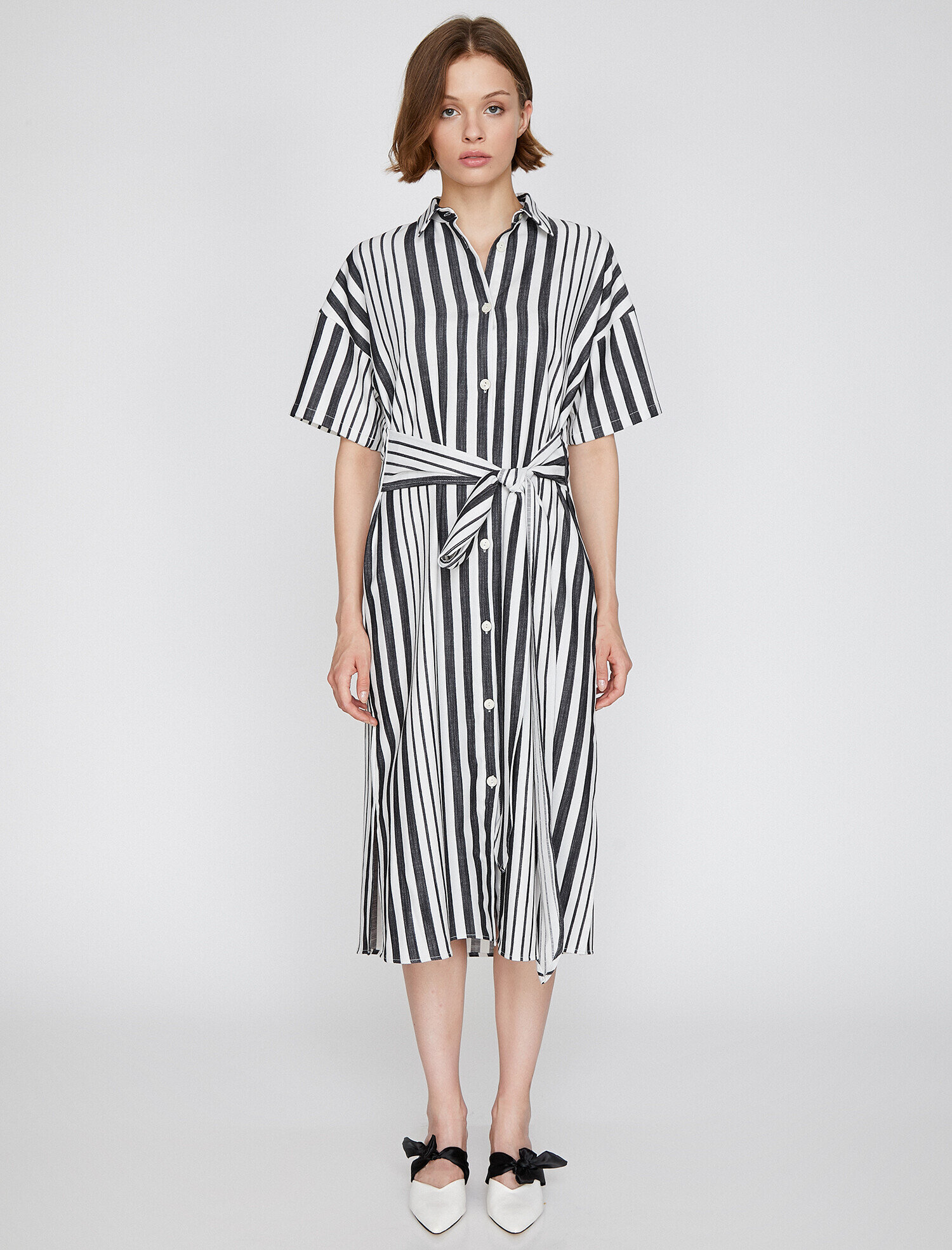   Düğme Detaylı Tişört