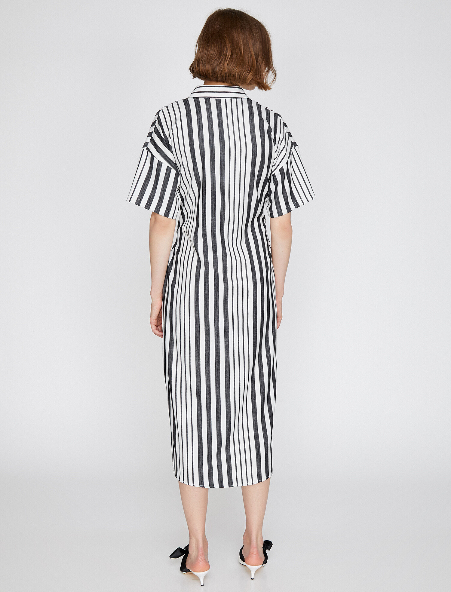   Düğme Detaylı Tişört