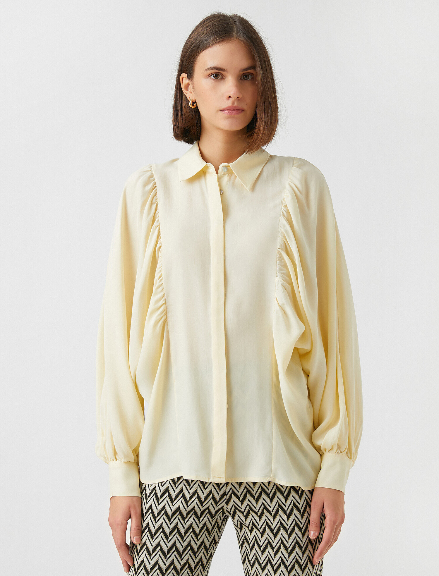   Yarasa Kollu Gömlek