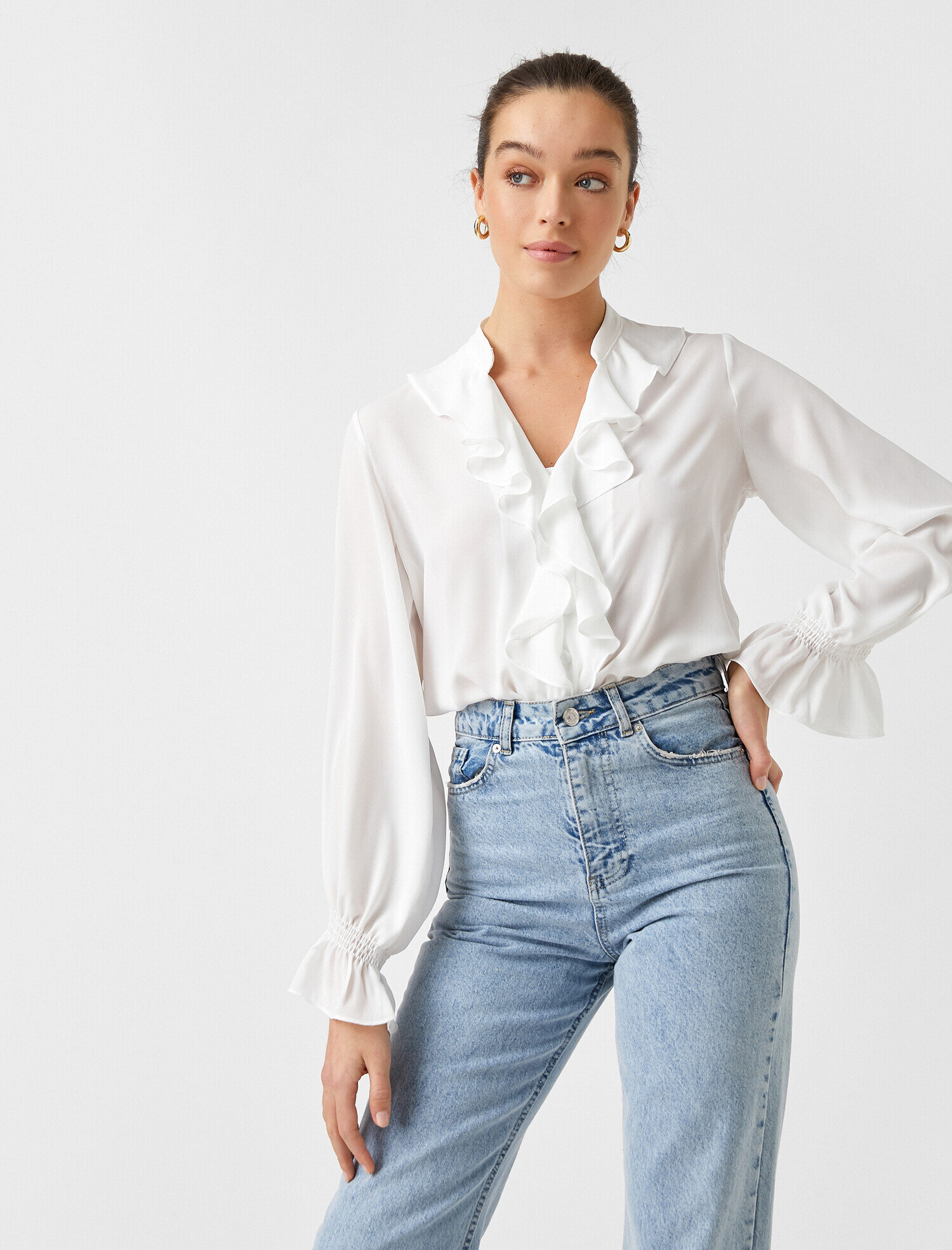   V Yaka Fırfırlı Uzun Kollu Bluz