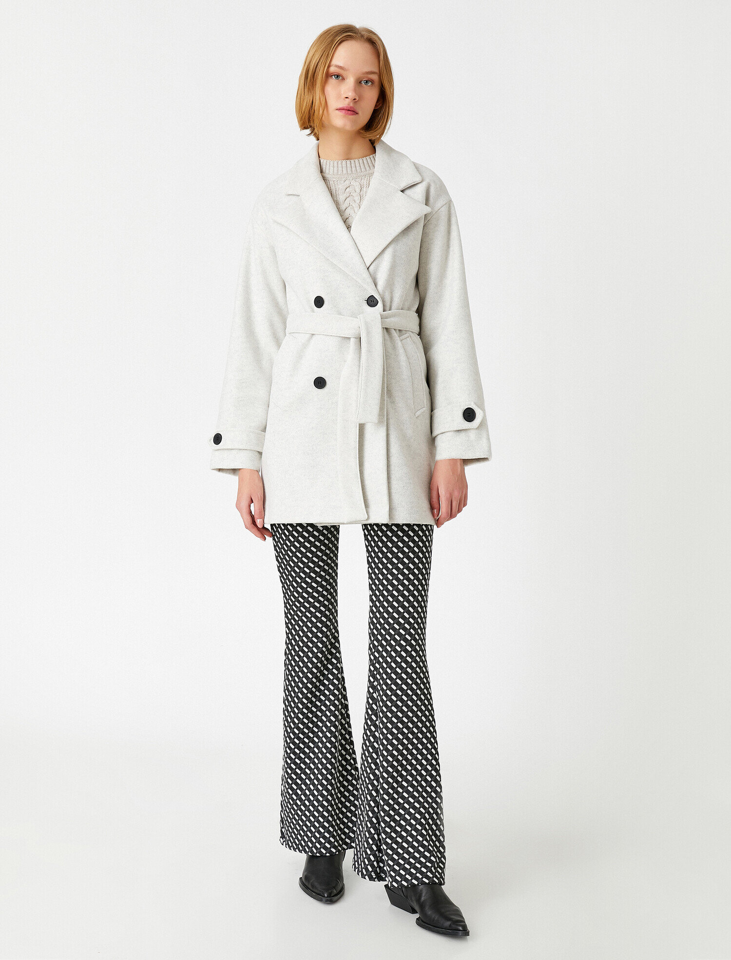 Katlı Yaka Düğmeli Kuşaklı Kaban