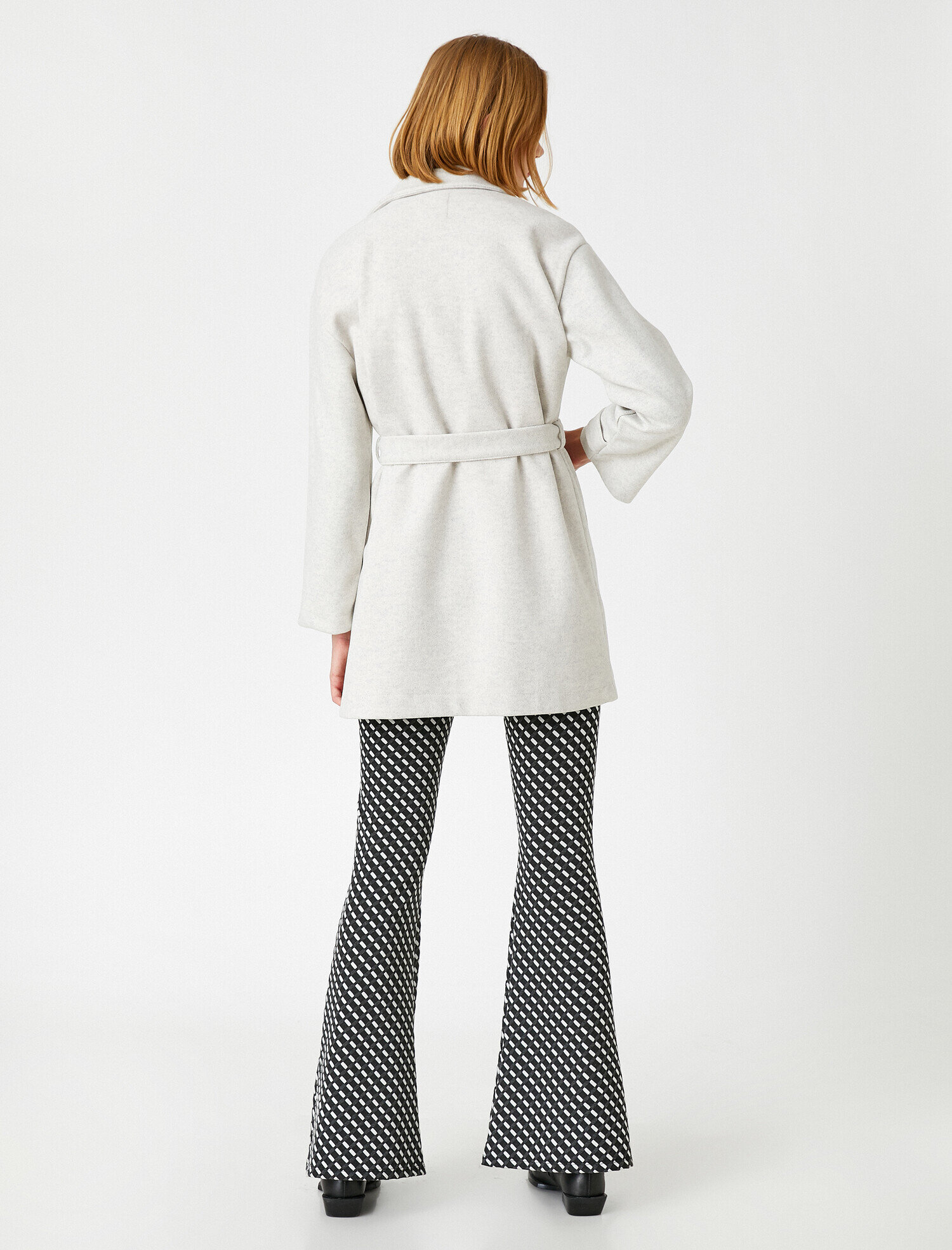 Katlı Yaka Düğmeli Kuşaklı Kaban