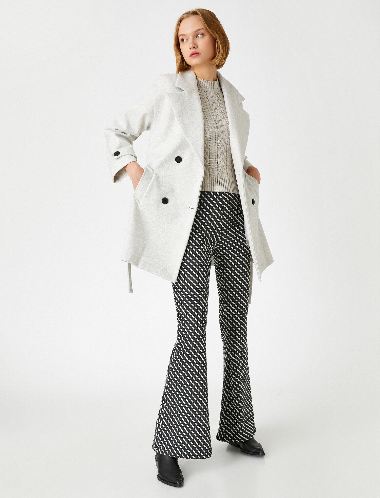 Katlı Yaka Düğmeli Kuşaklı Kaban