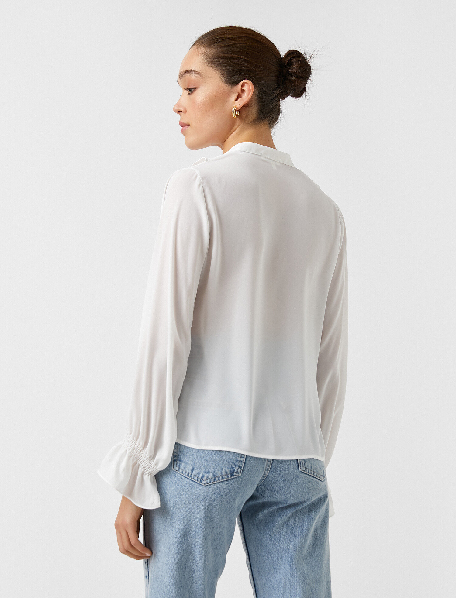   V Yaka Fırfırlı Uzun Kollu Bluz