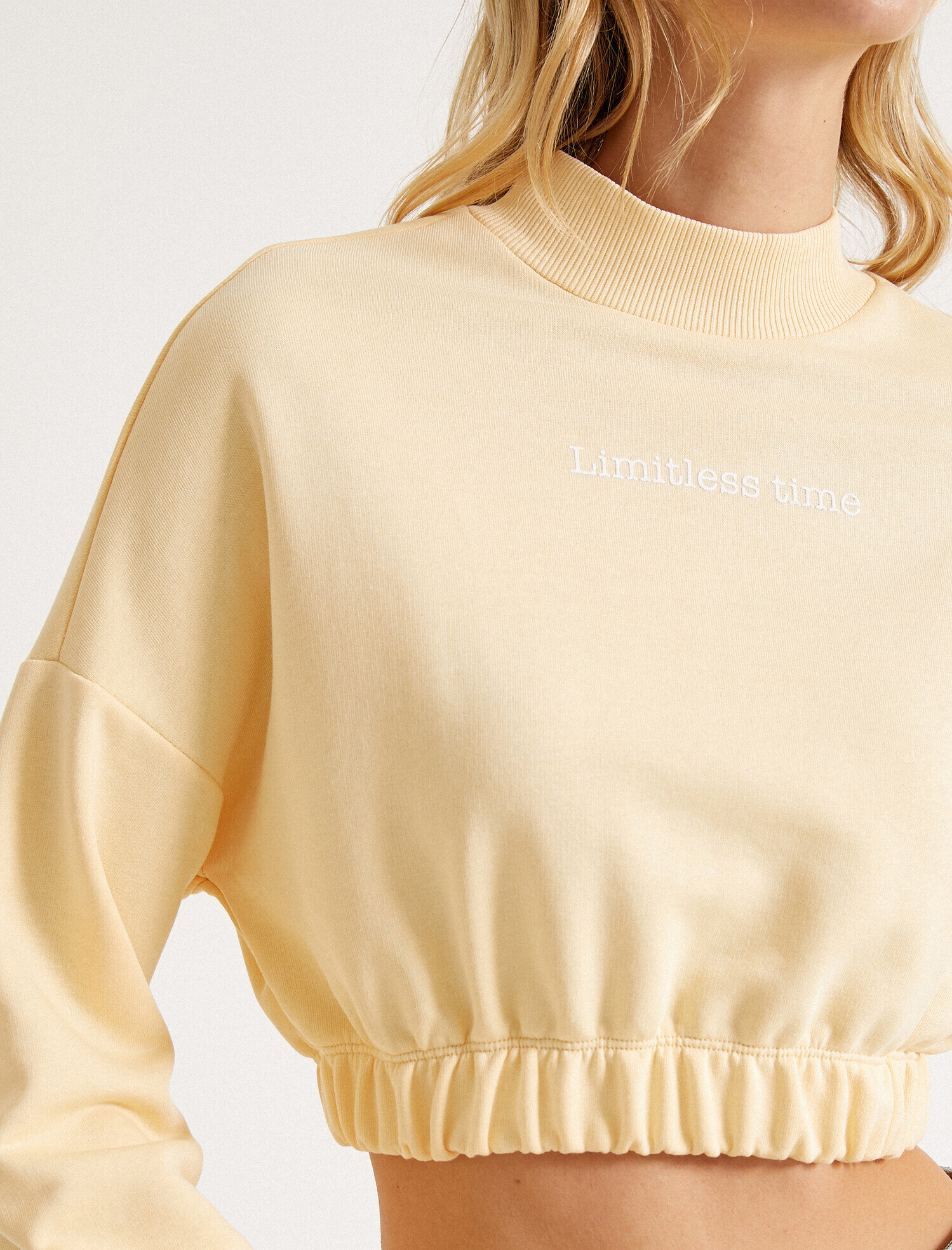   Crop Sweatshirt Dik Yaka Sloganlı Pamuklu