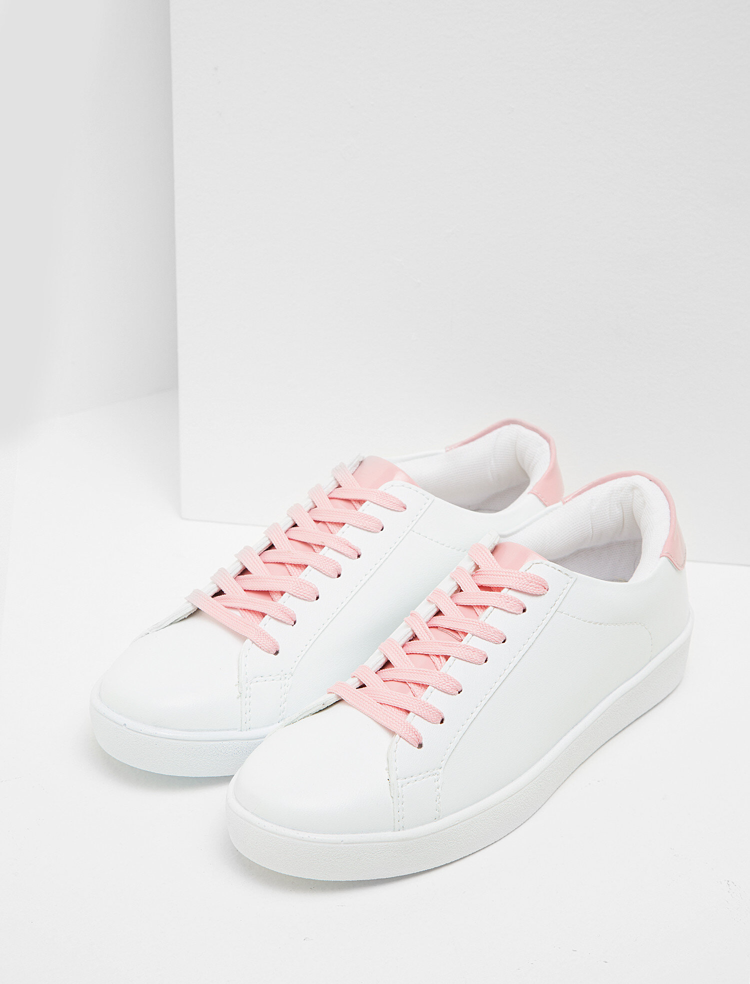  Kadın Bağcıklı Ayakkabı