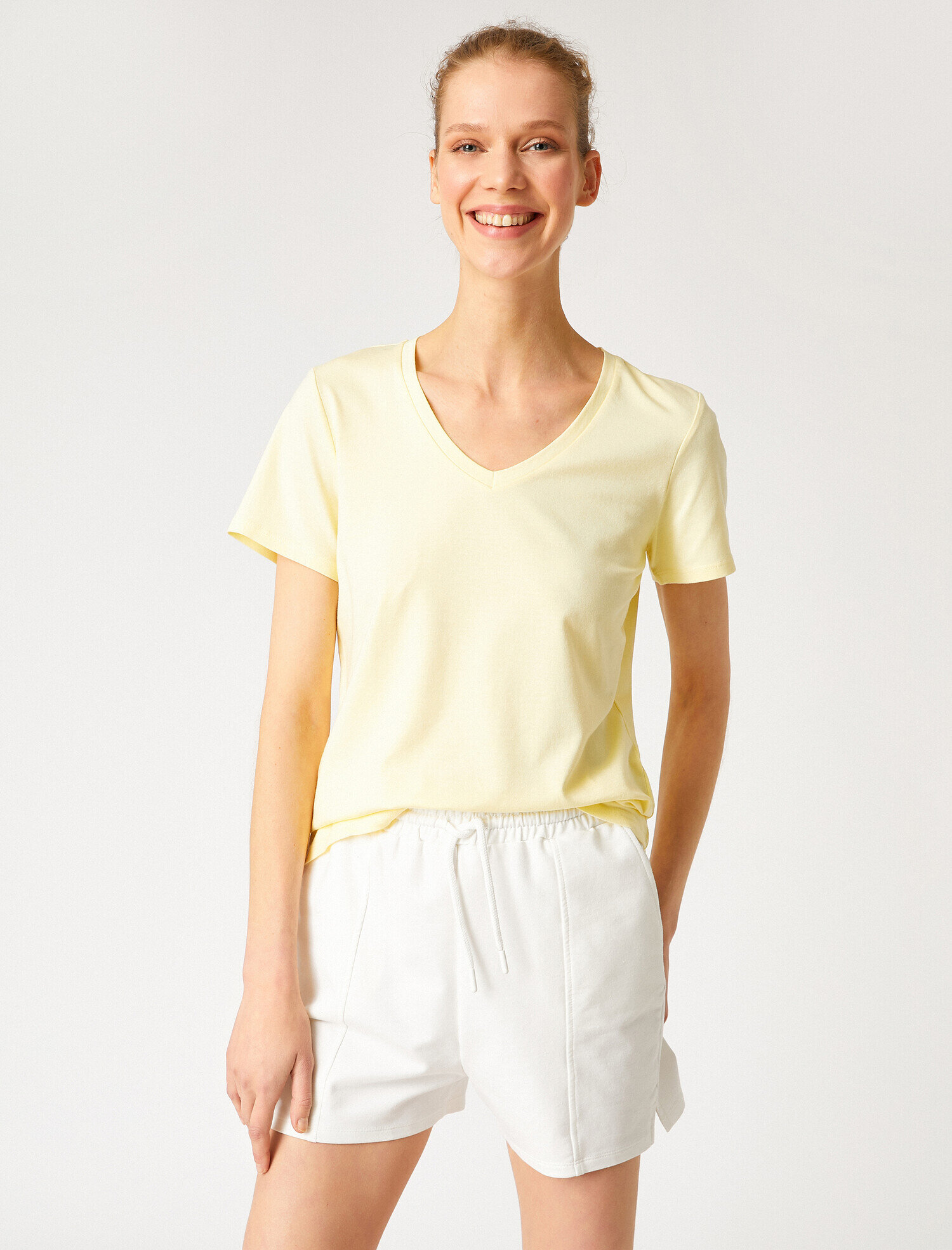   V Yaka Kısa Kollu Basic Tişört