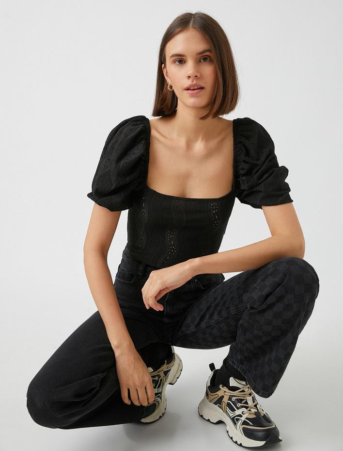  Dantel Detaylı Bluz Kısa Balon Kollu Kare Yaka