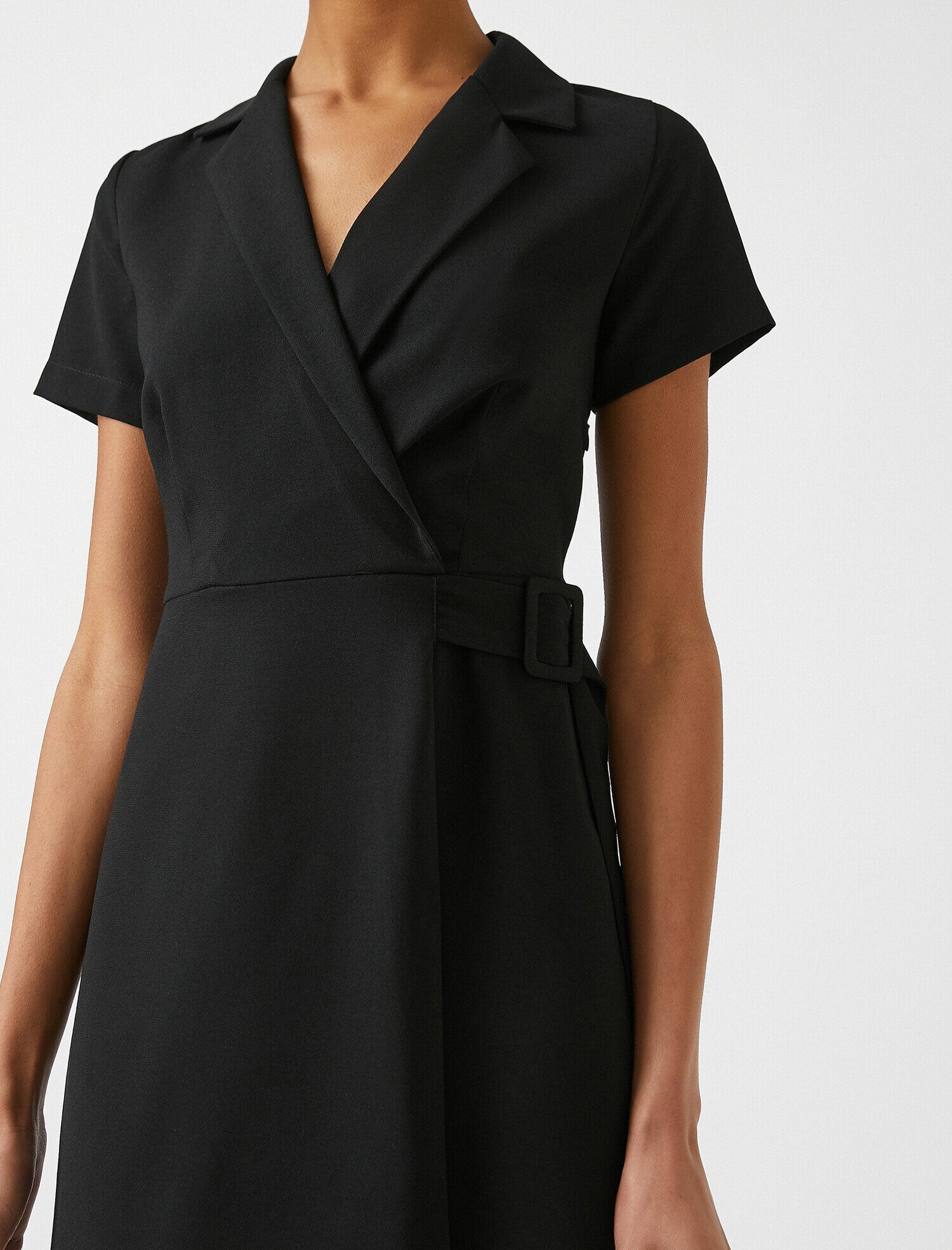   V Yaka Kısa Kollu Elbise