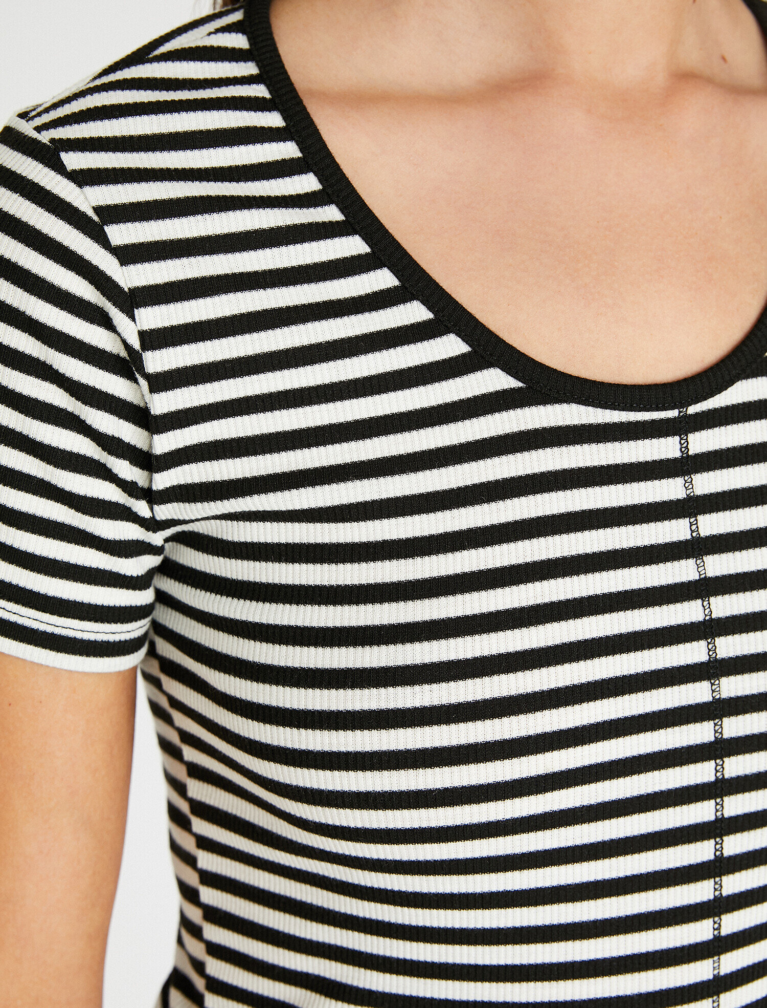   Fitilli Çizgili Karyoka Detaylı Bisiklet Yaka Basic Tişört