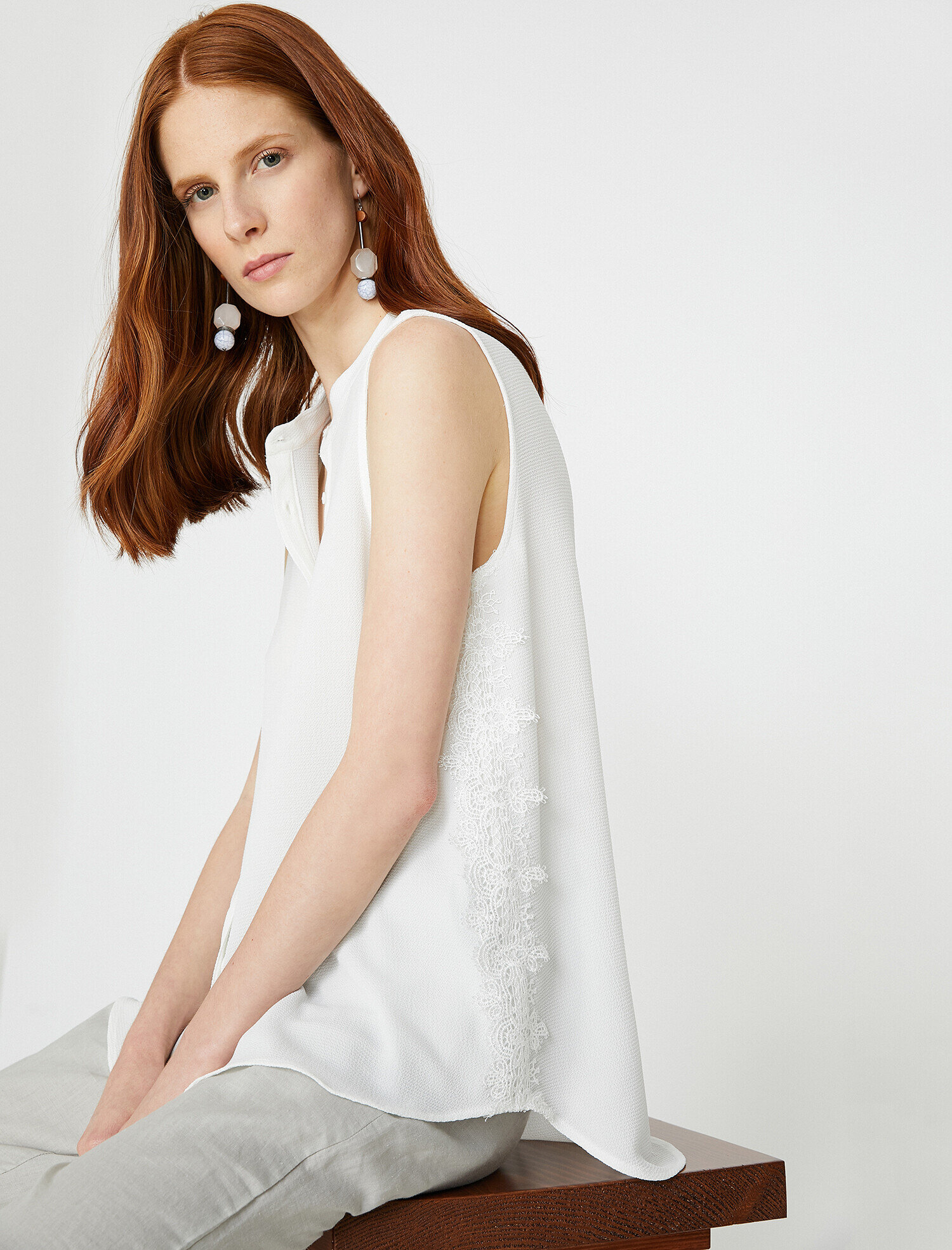   Kolsuz Hakim Yaka Gömlek