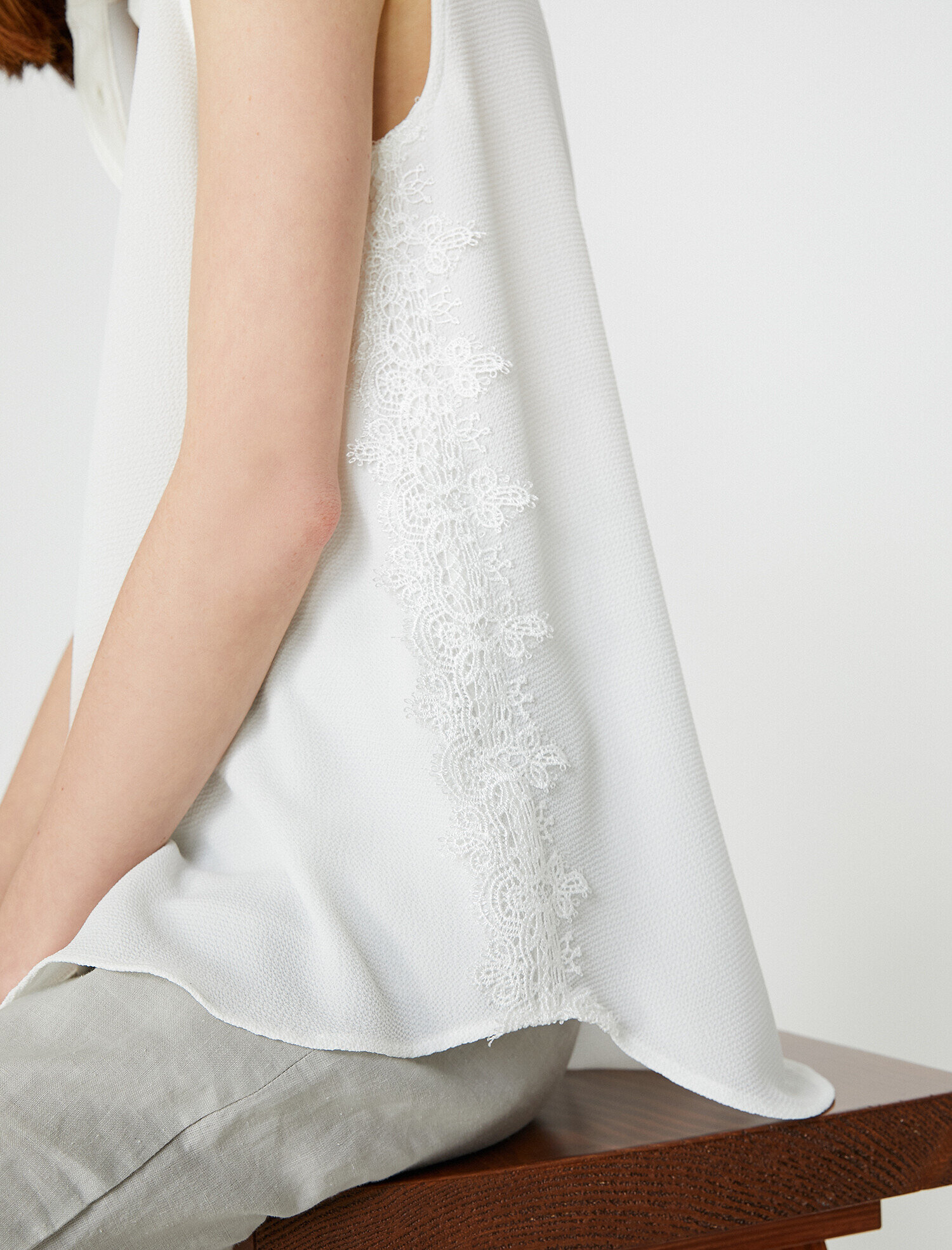   Kolsuz Hakim Yaka Gömlek