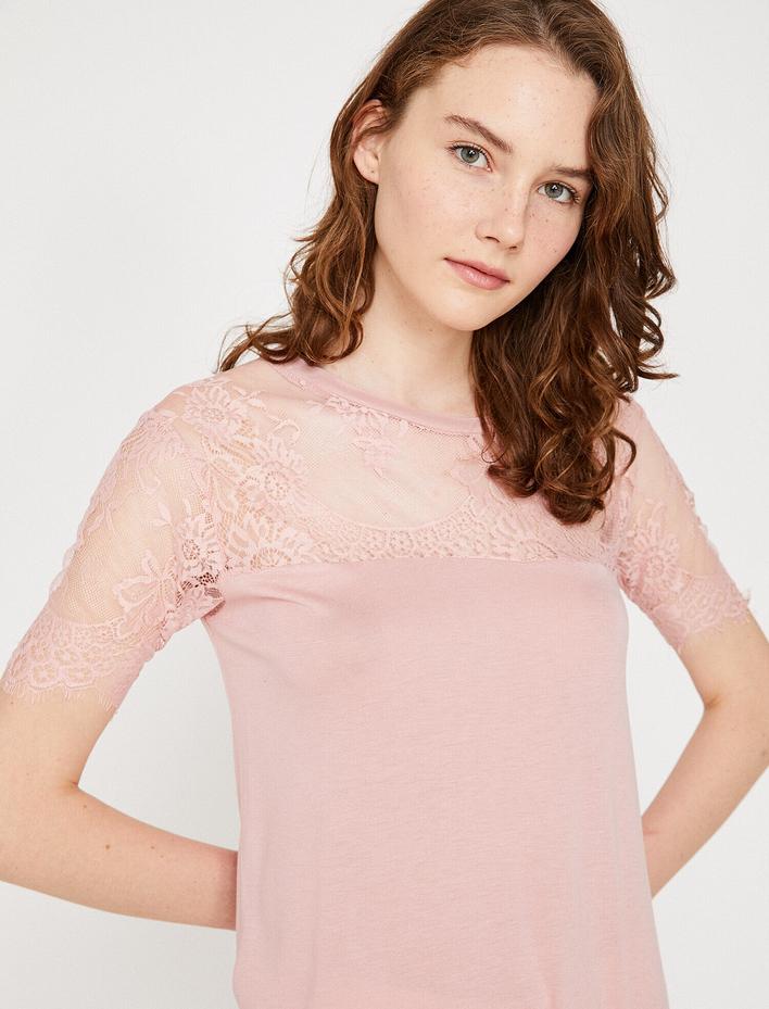  Dantel Detaylı Tişört