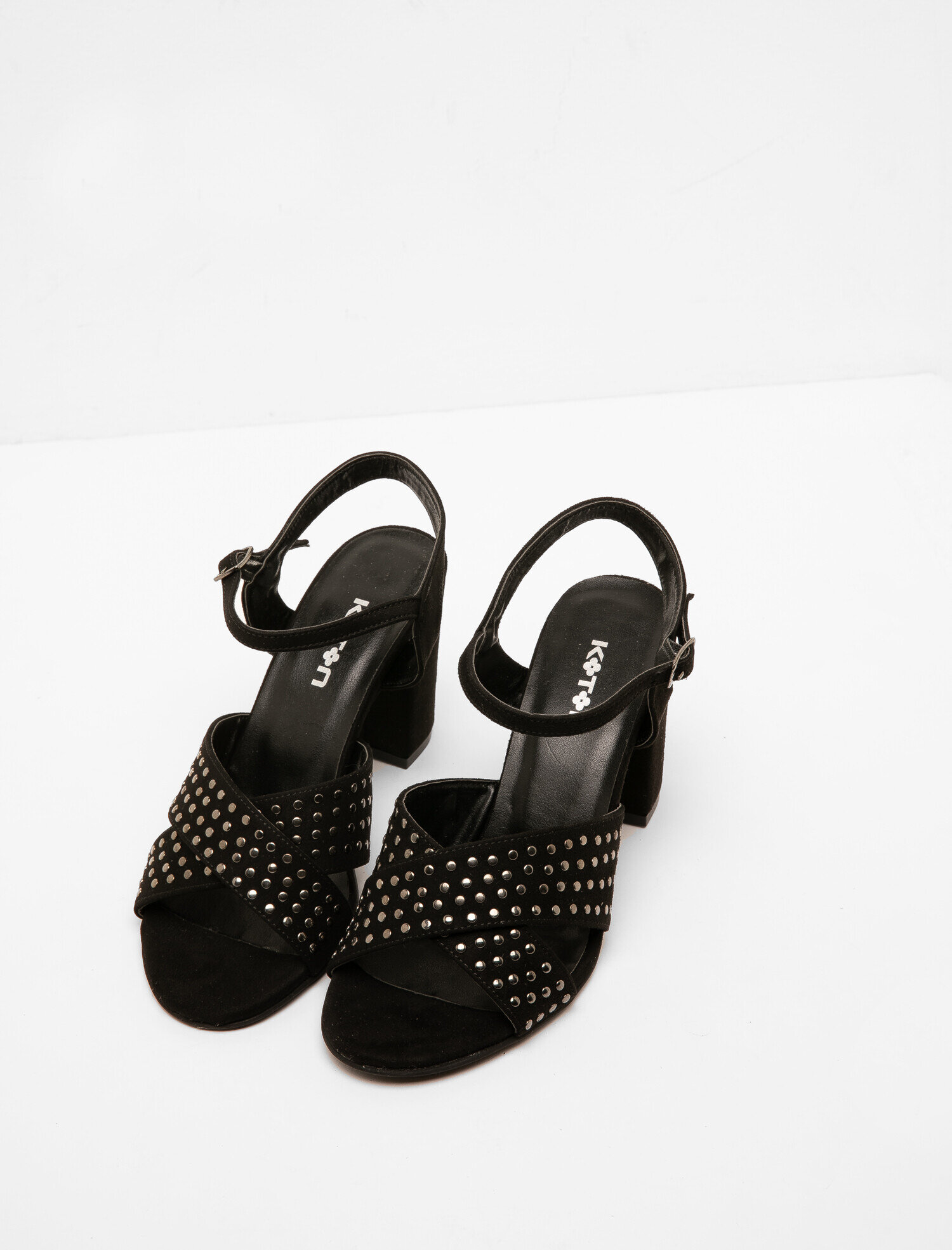  Kadın Zımba Detaylı Ayakkabı