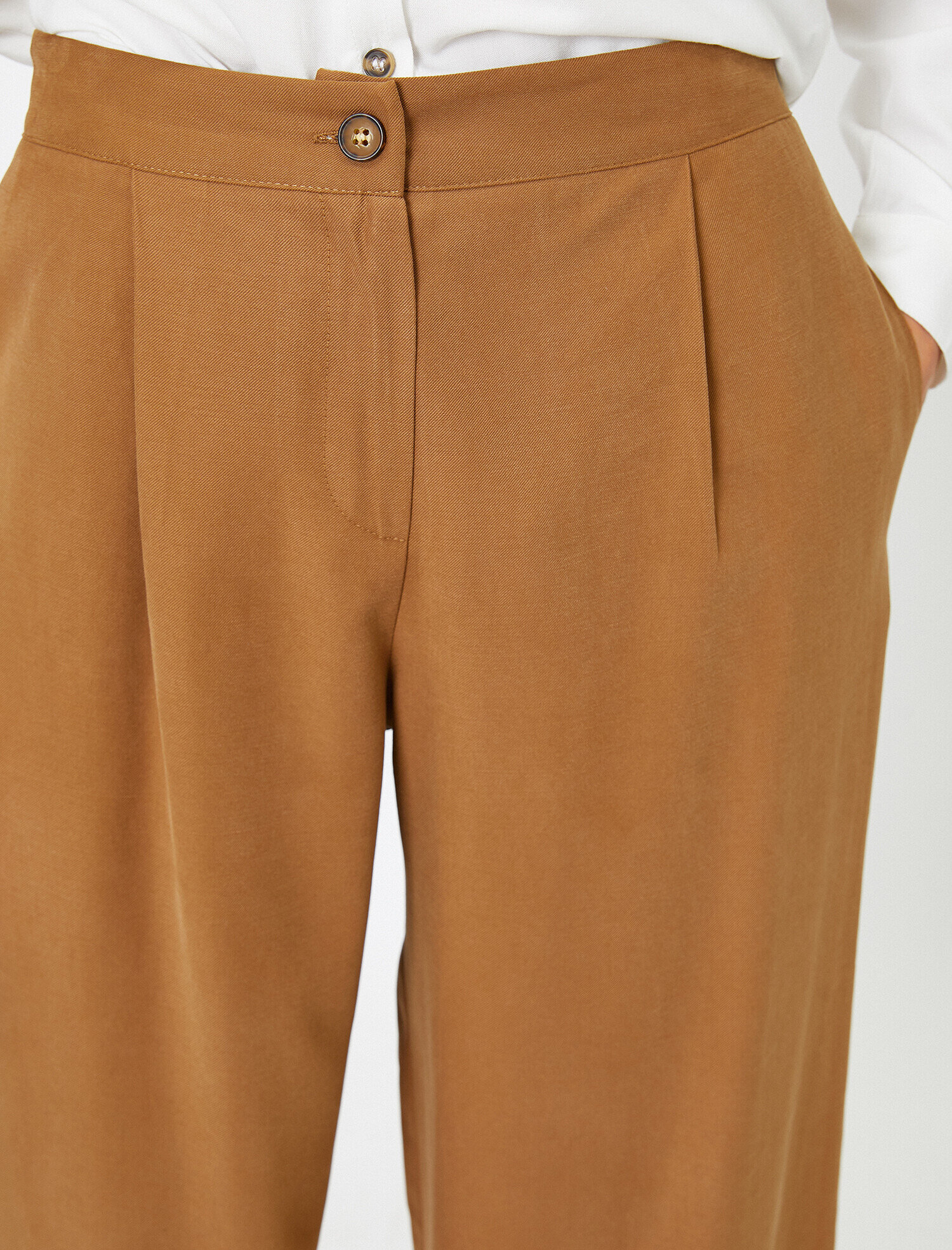   Düğme Detaylı Tişört