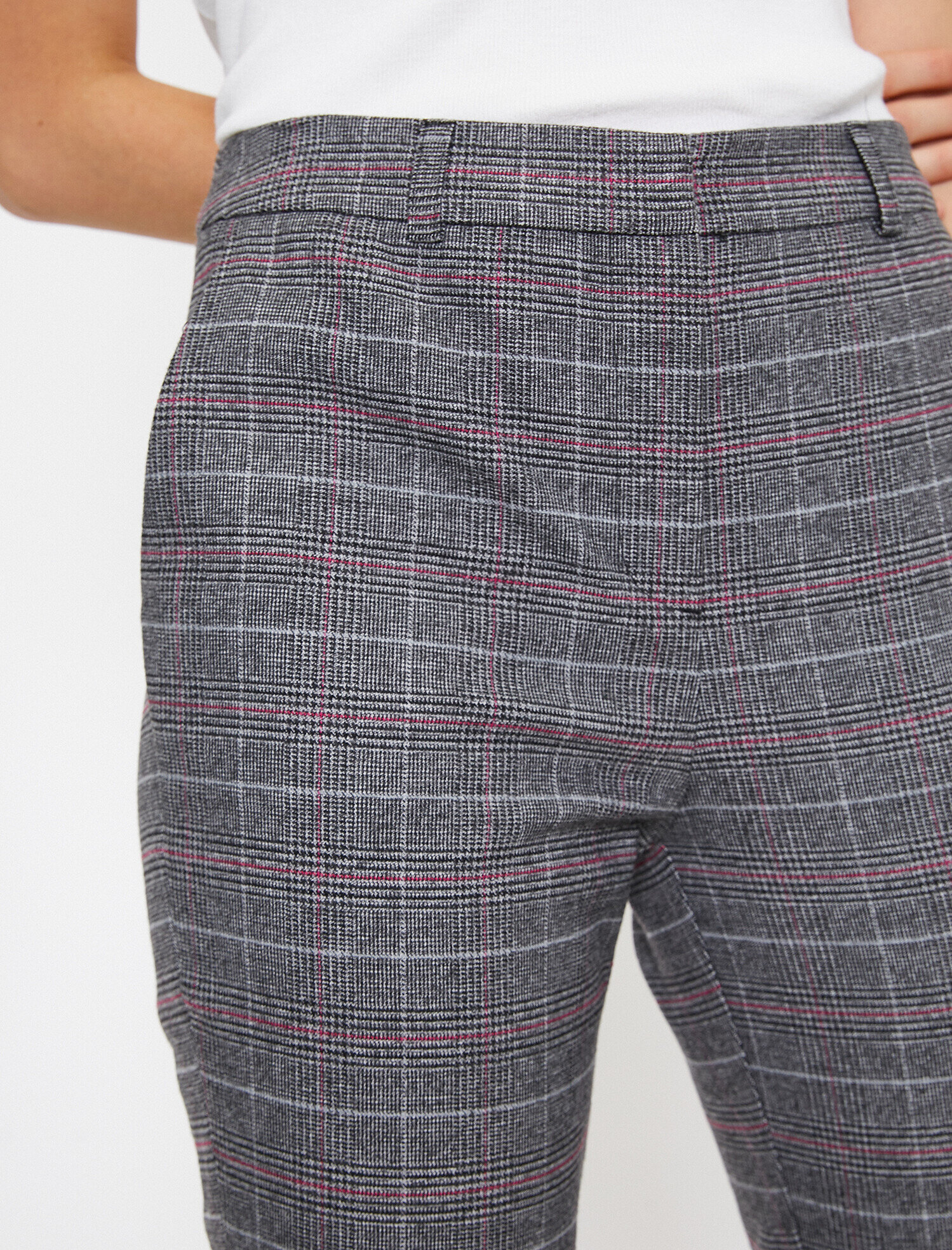   Düğme Detaylı Tişört