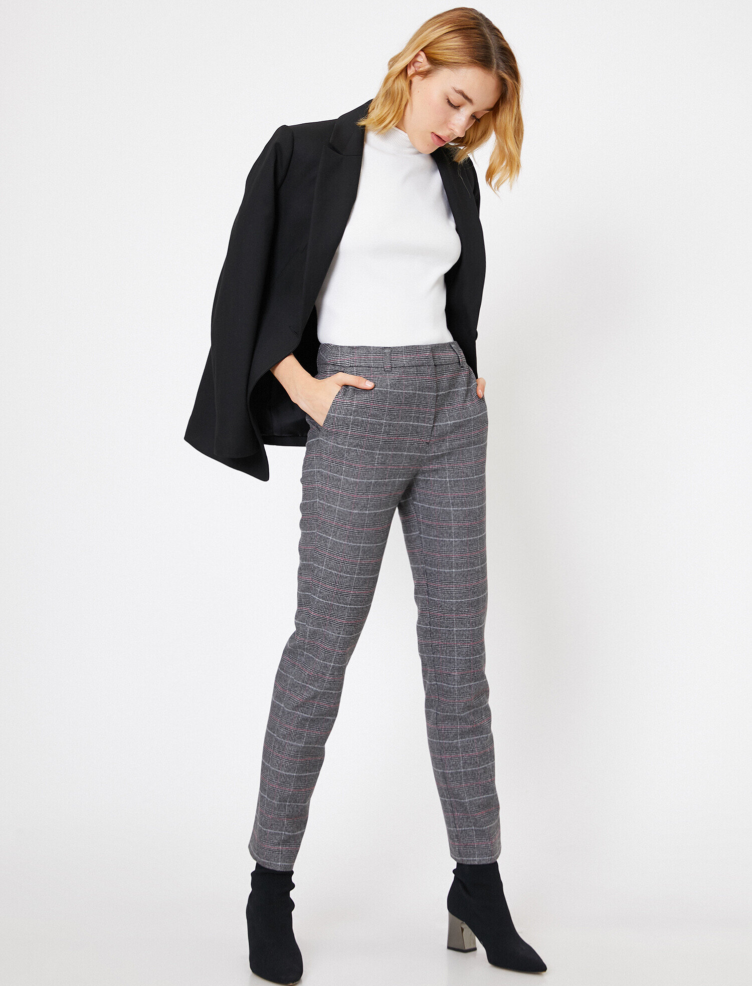   Düğme Detaylı Tişört