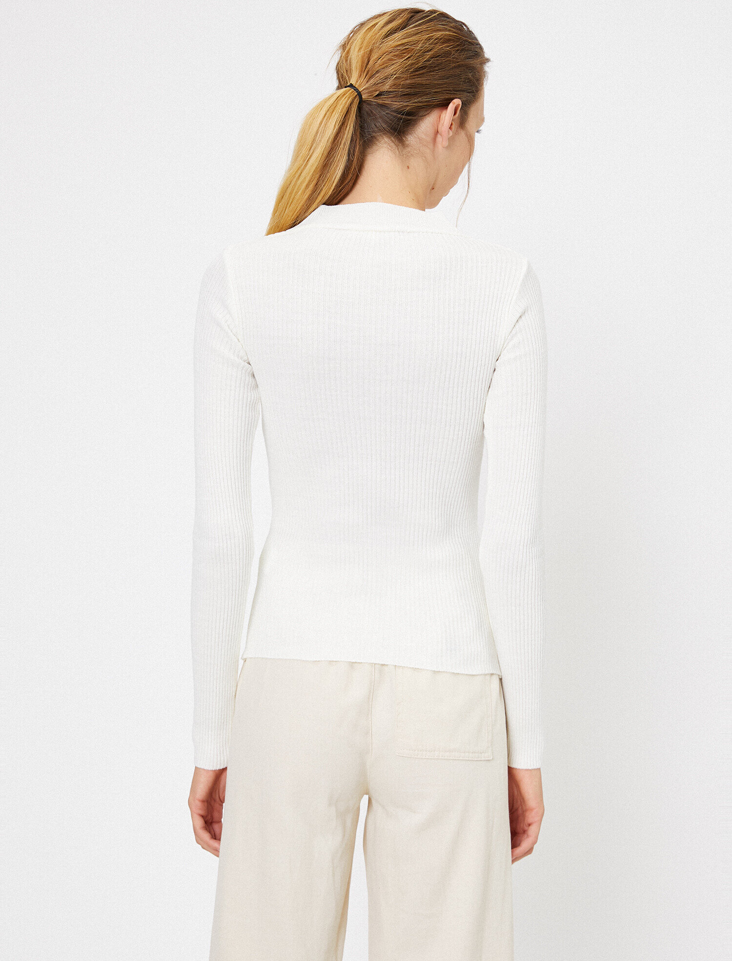   Yaka Detaylı Triko Kazak