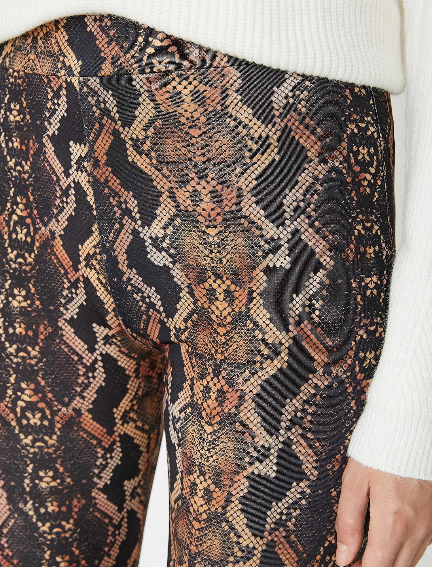   Yılan Derisi Desenli Pantolon