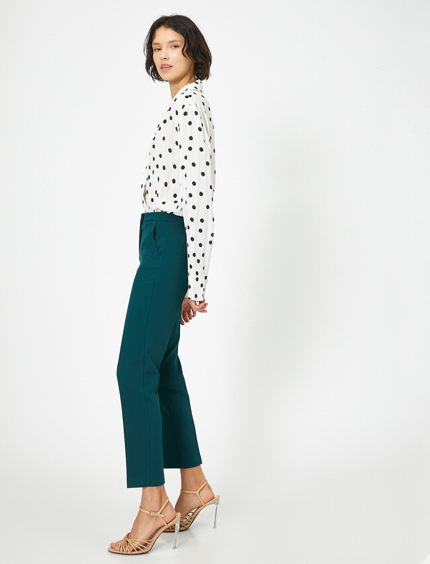   Düğme Detaylı Pantolon