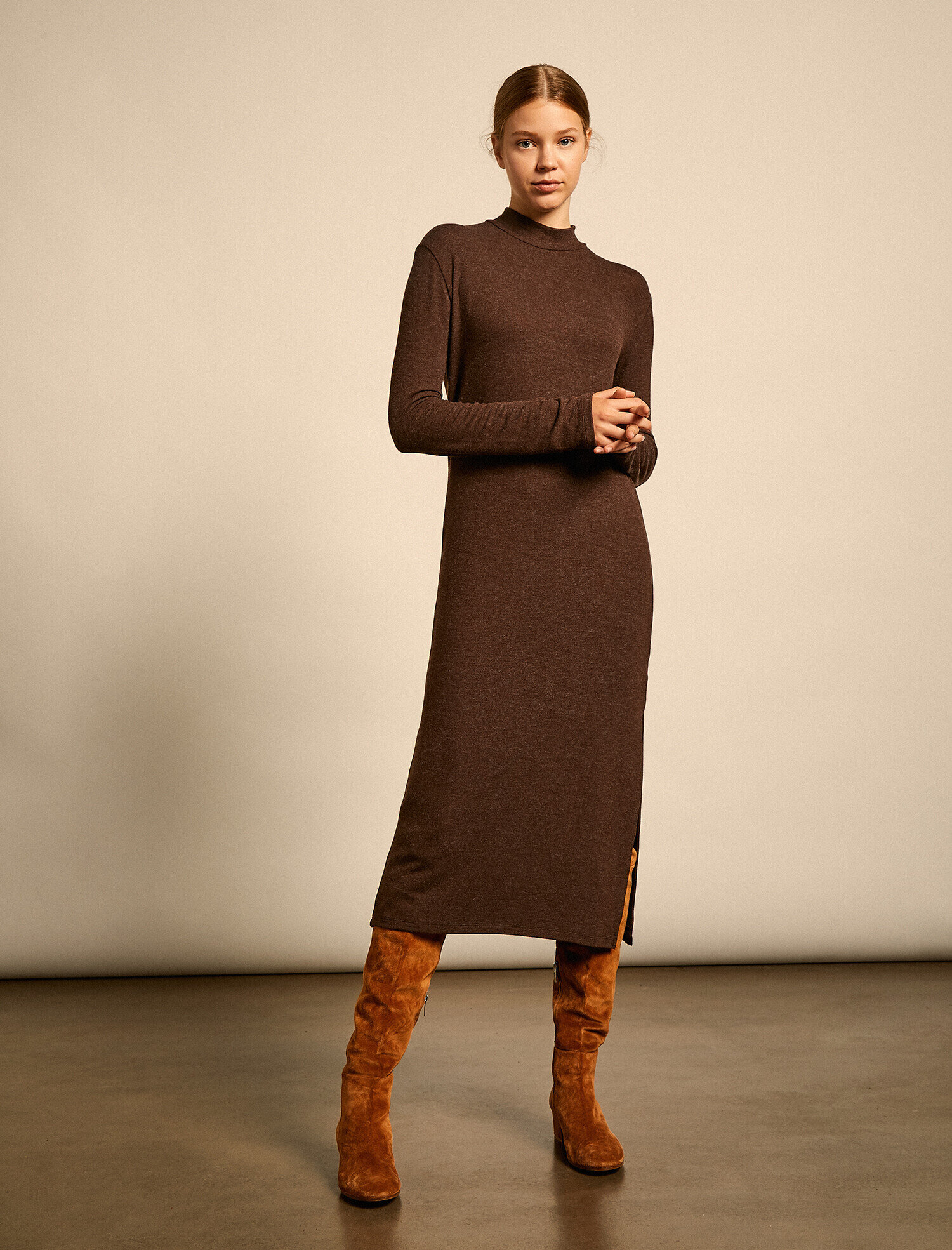 Yırtmaç Detaylı Elbise