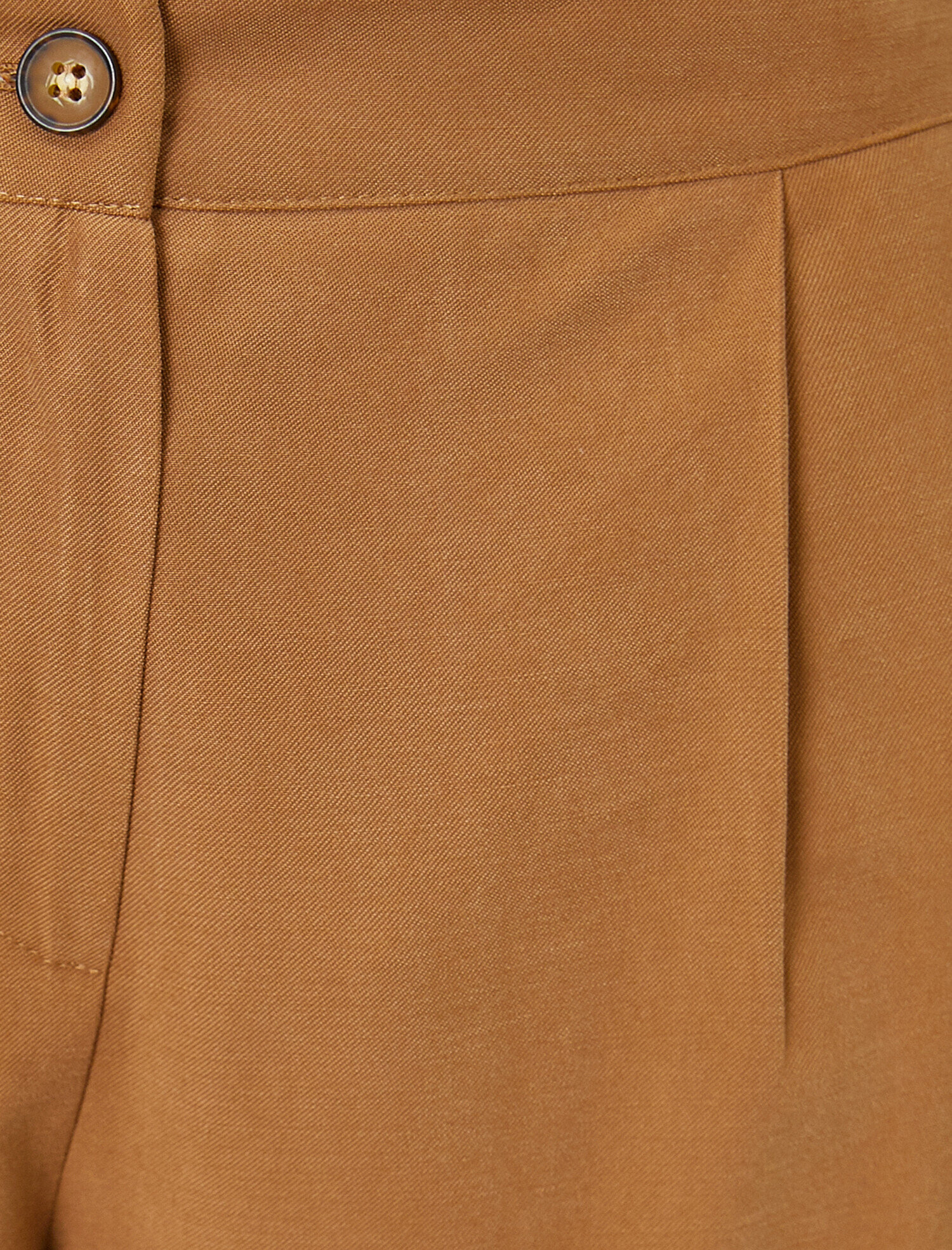   Düğme Detaylı Tişört