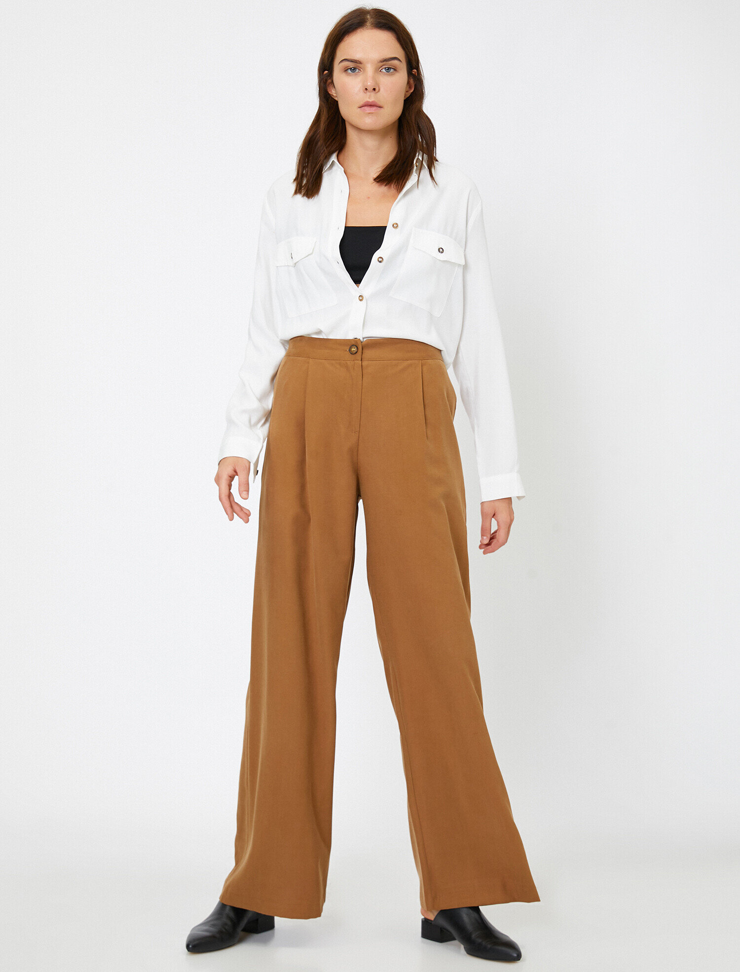   Düğme Detaylı Tişört