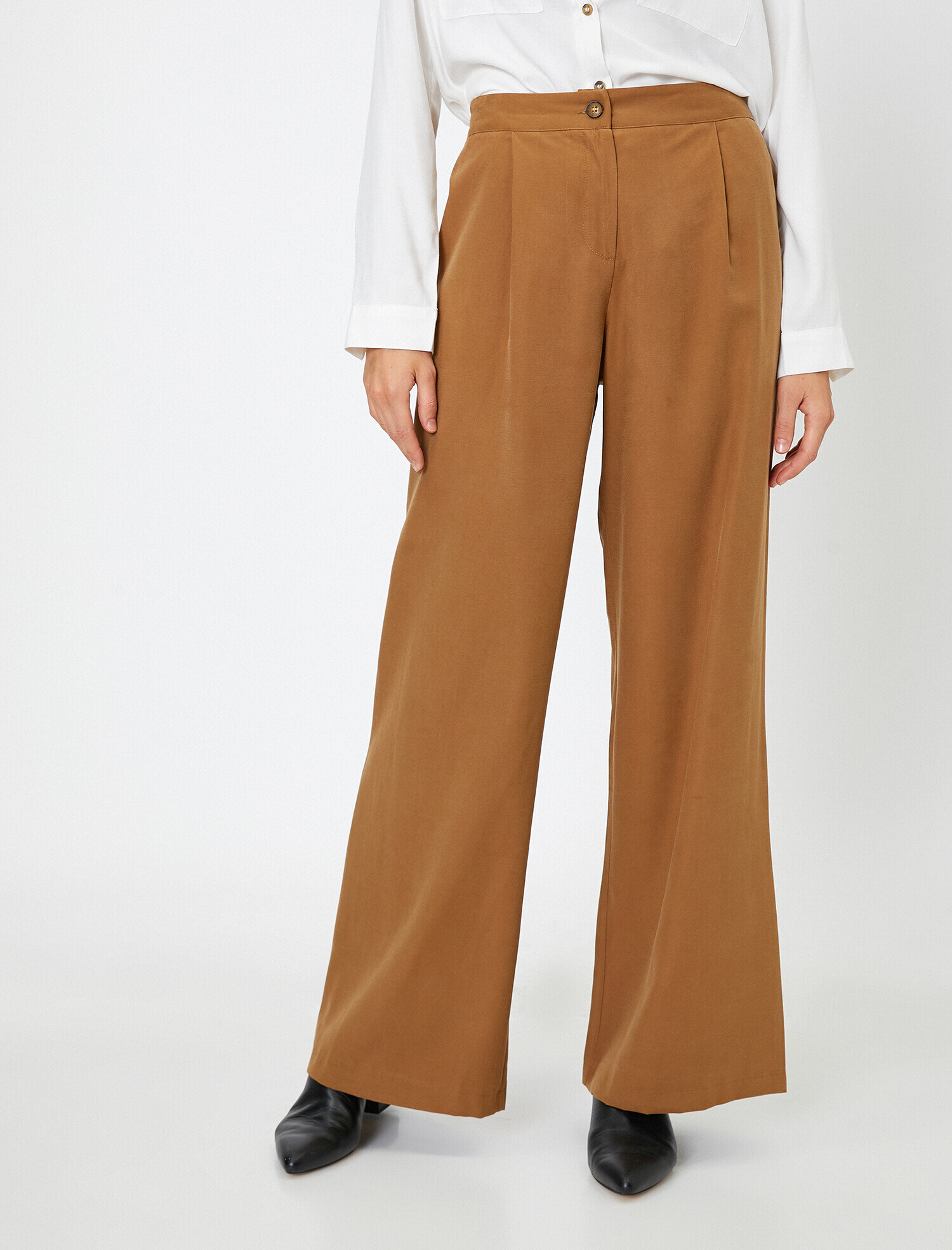   Düğme Detaylı Tişört