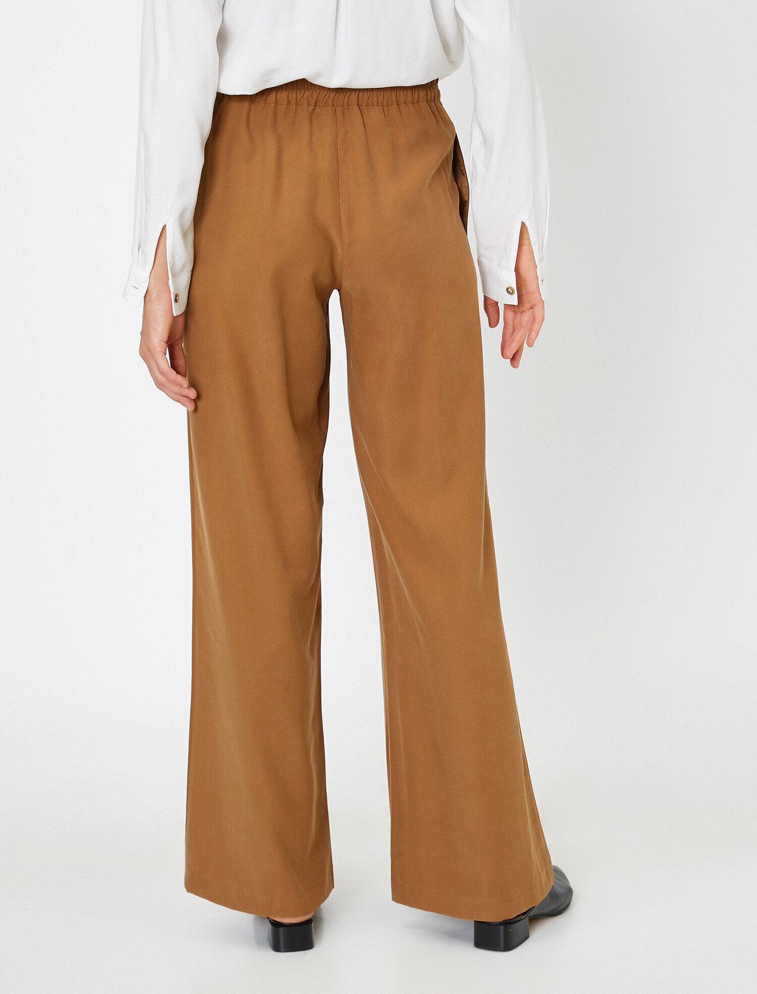   Düğme Detaylı Tişört