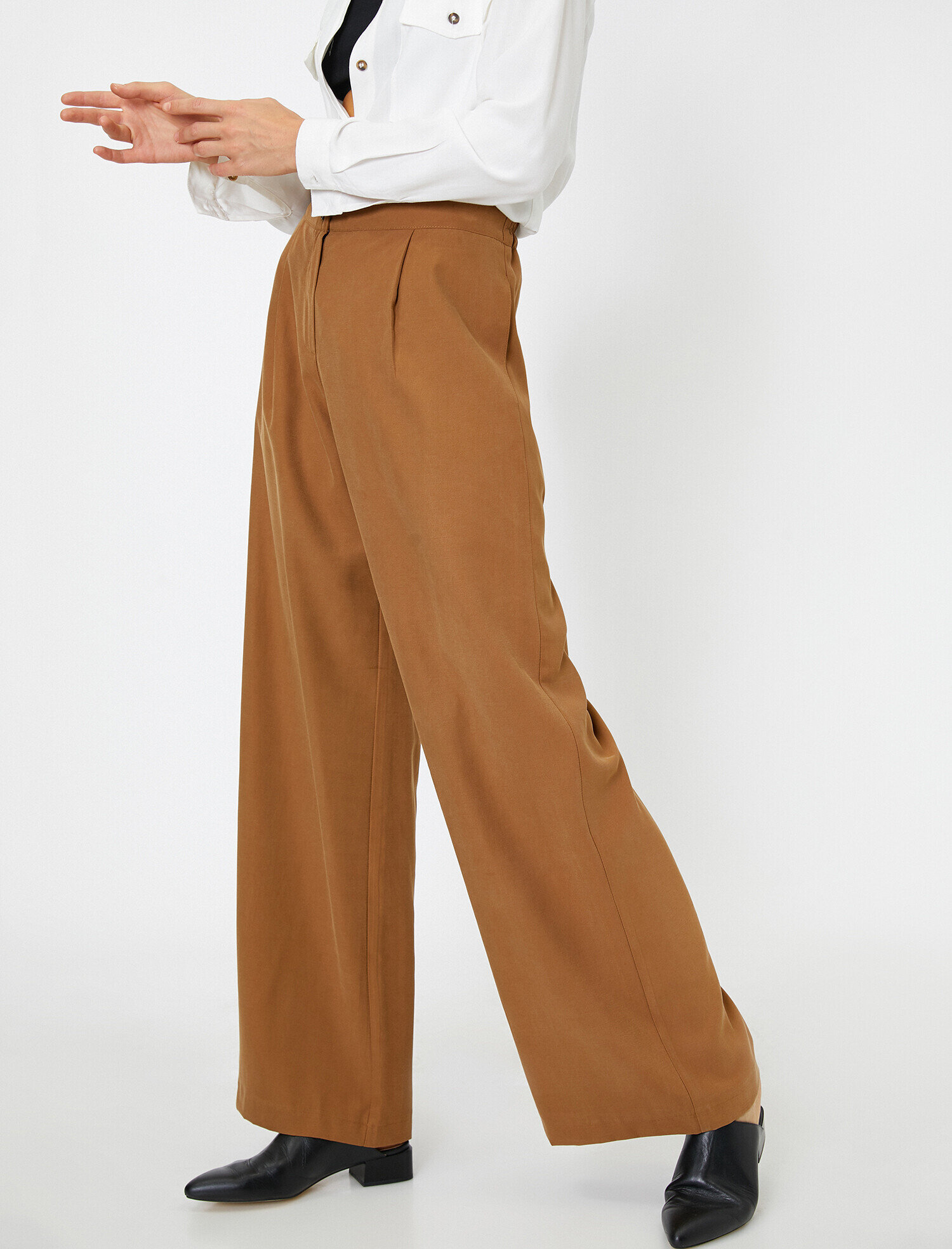   Düğme Detaylı Tişört