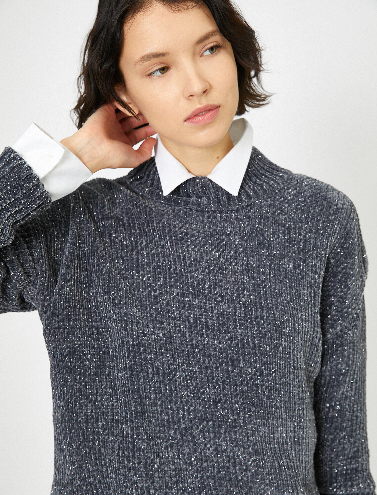   Yırtmaç Detaylı Triko Kazak