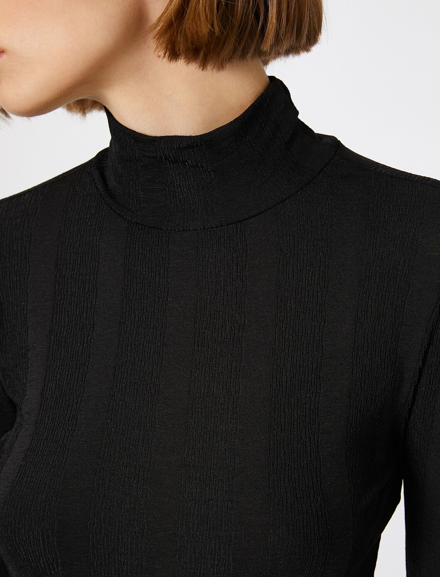   Yüksek Yaka Tişört