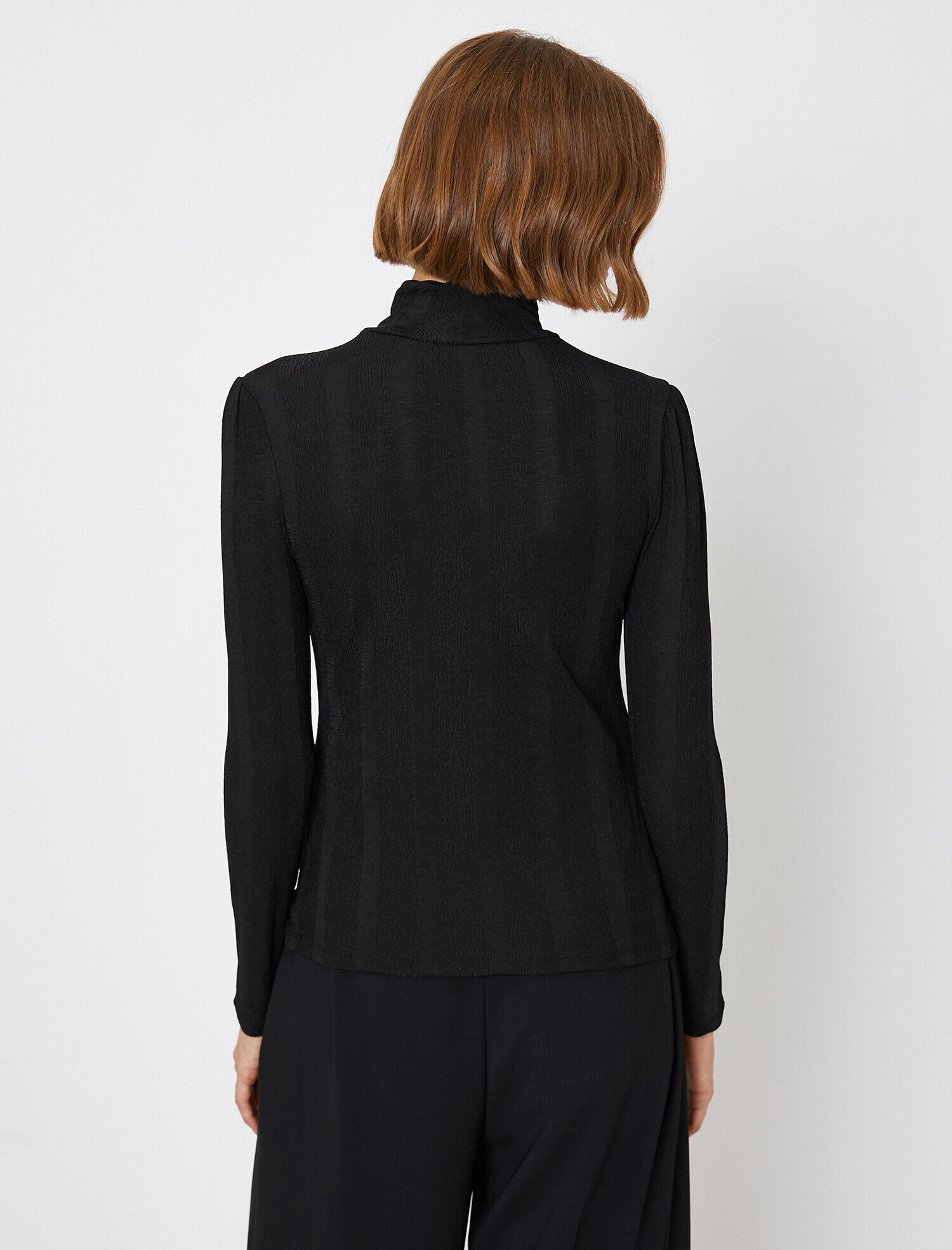   Yüksek Yaka Tişört