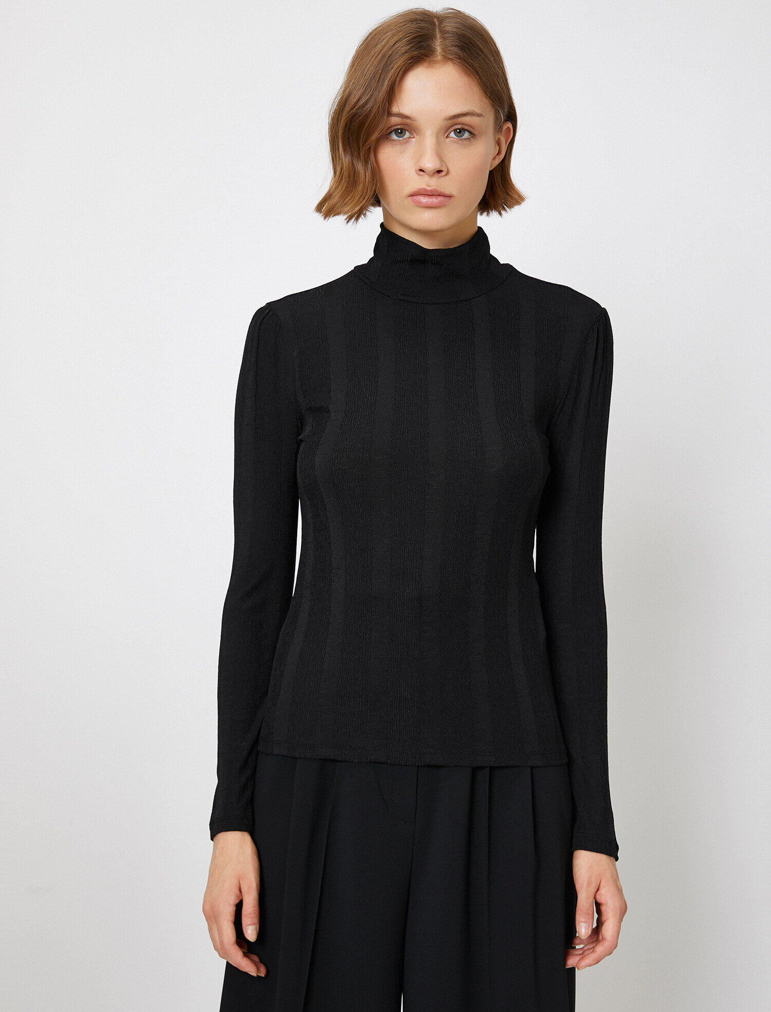   Yüksek Yaka Tişört