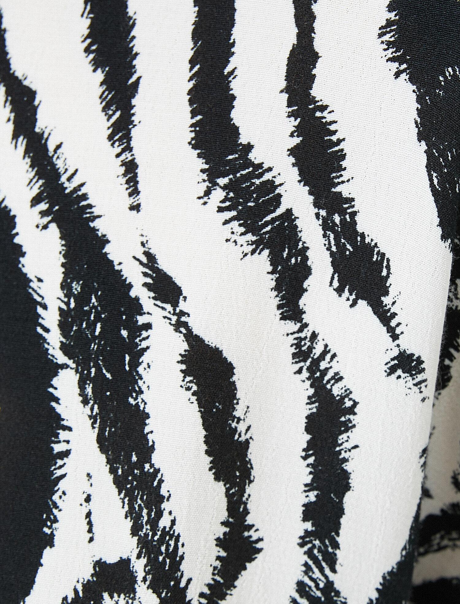   Düğme Detaylı Tişört