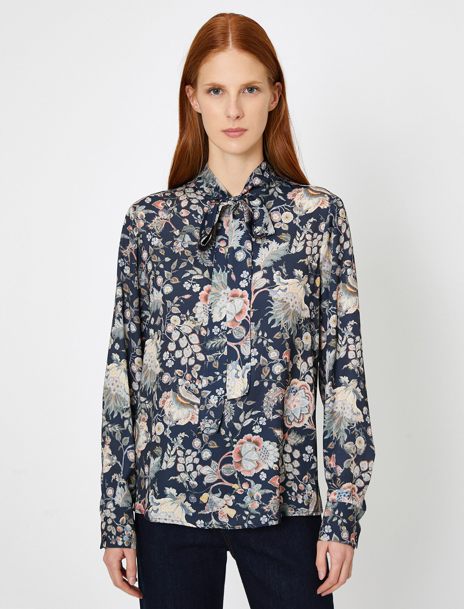   Çiçek Desenli Fular Detaylı Bluz