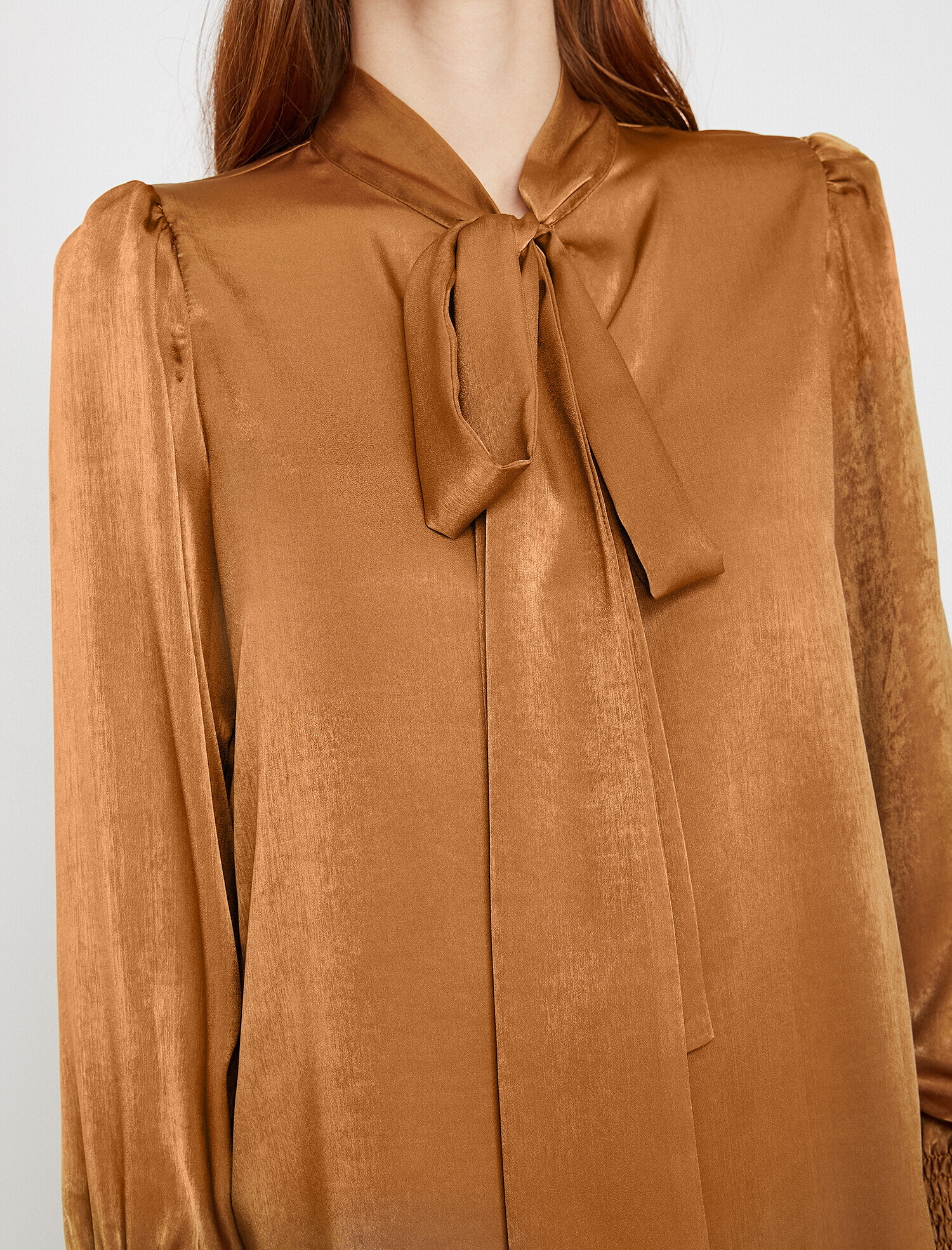 Yaka Detaylı Gömlek