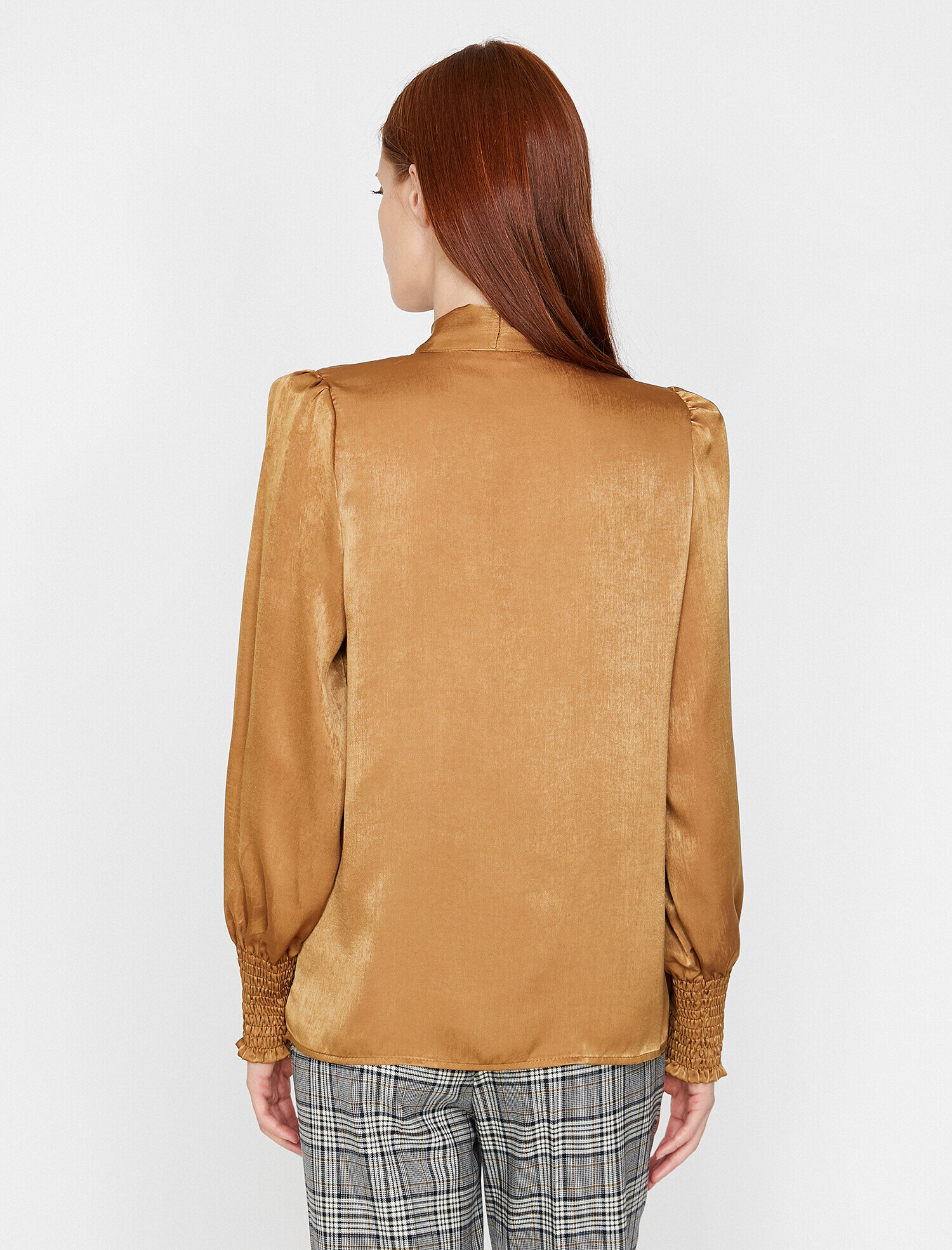 Yaka Detaylı Gömlek